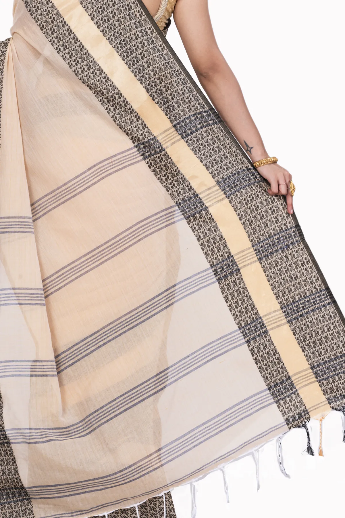 DipDiya Pure Cotton Off-White Souraovi Hand Timeless Bengal Handloom Sarees