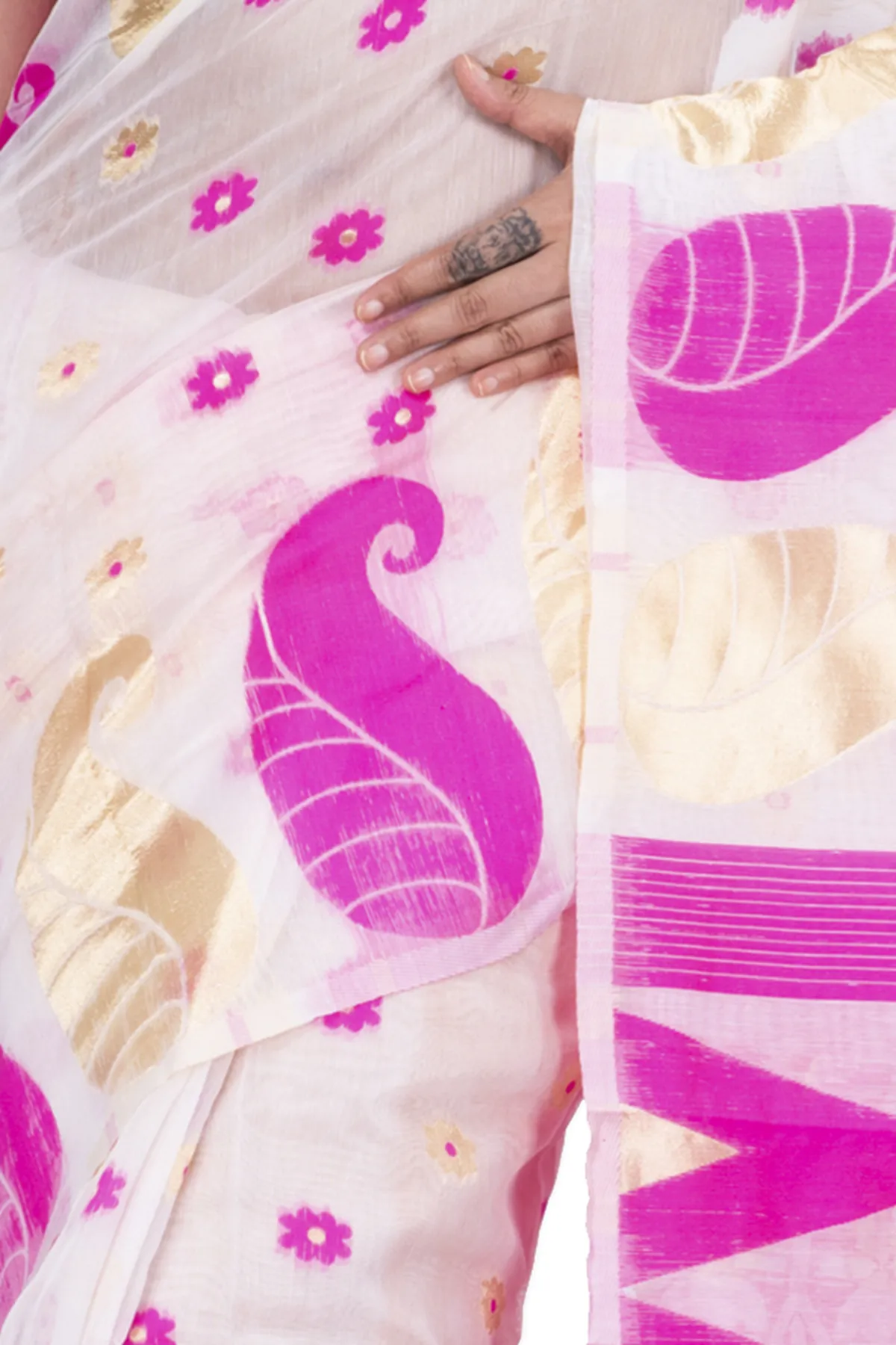 DipDiya Pure Cotton Pink Amachal Jmdni Elegance in Every Weave Jamdani Sarees