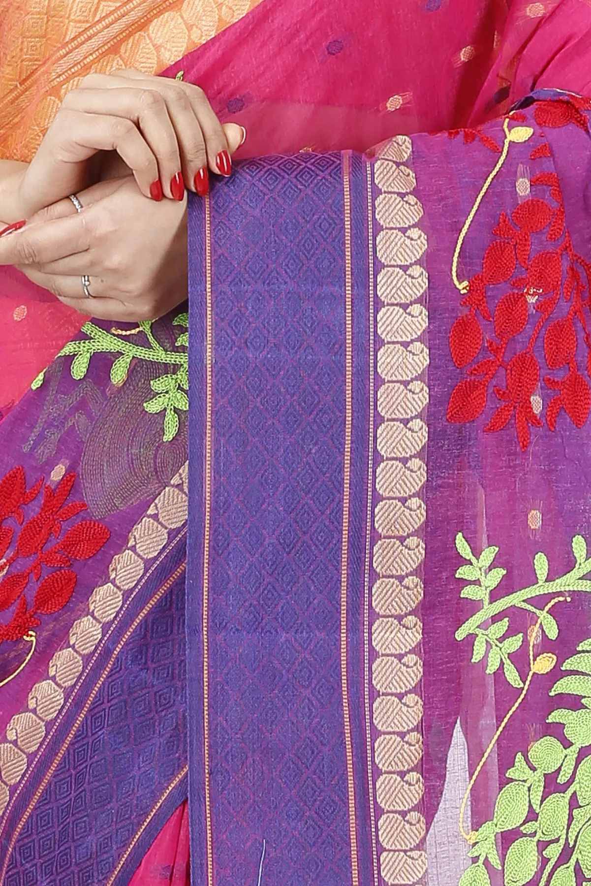 DipDiya Pure Cotton Pink Embi Ganga Moyur Artisan Crafted Embroidery Tant Sarees