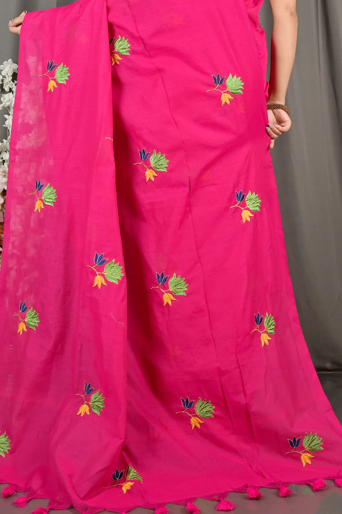 DipDiya Pure Cotton Pink Umkor Than The Bengali Classic Embroidery Handloom sarees