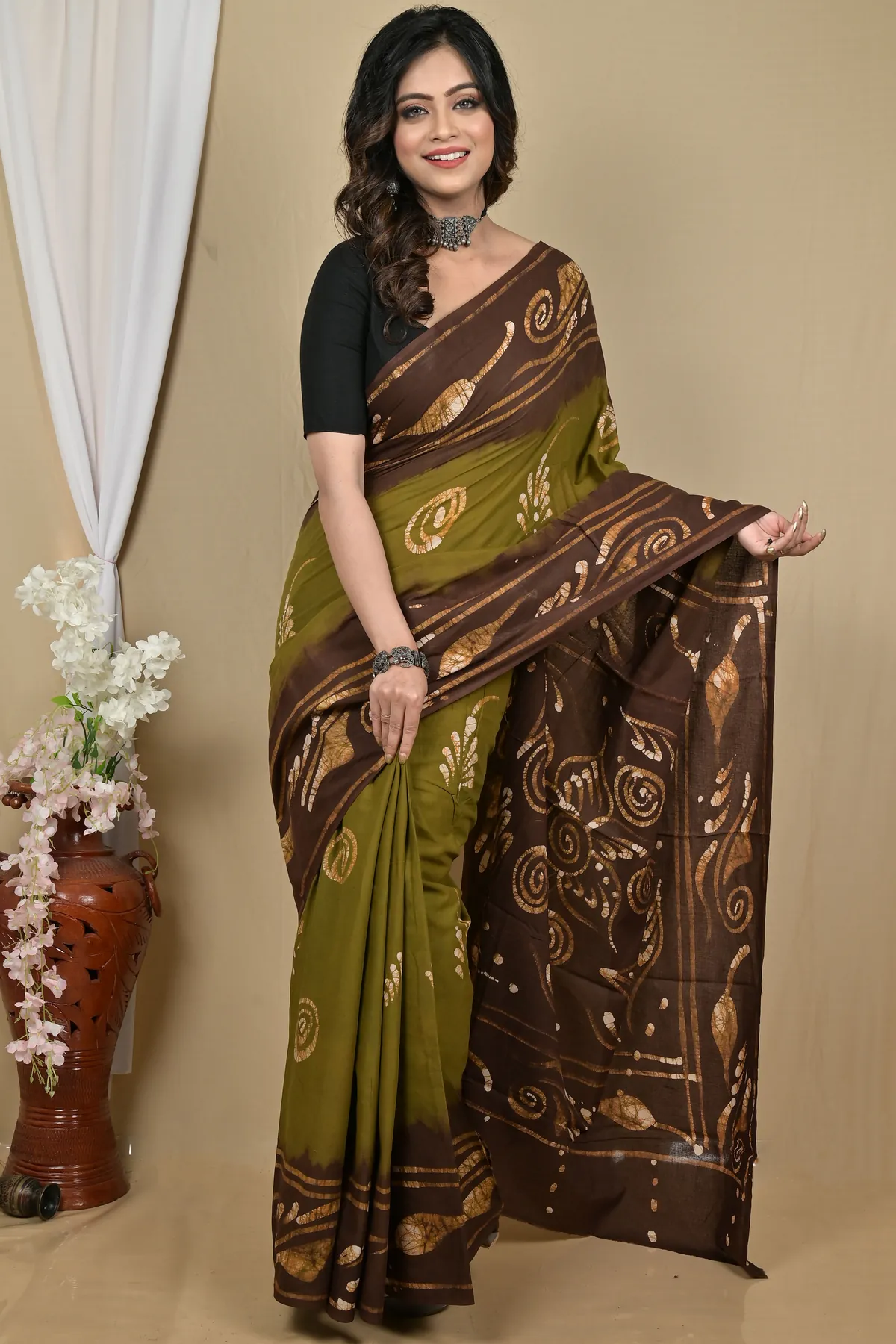DipDiya Pure Cotton Pista Green Pihu Masterfully Woven Batik Print Sarees