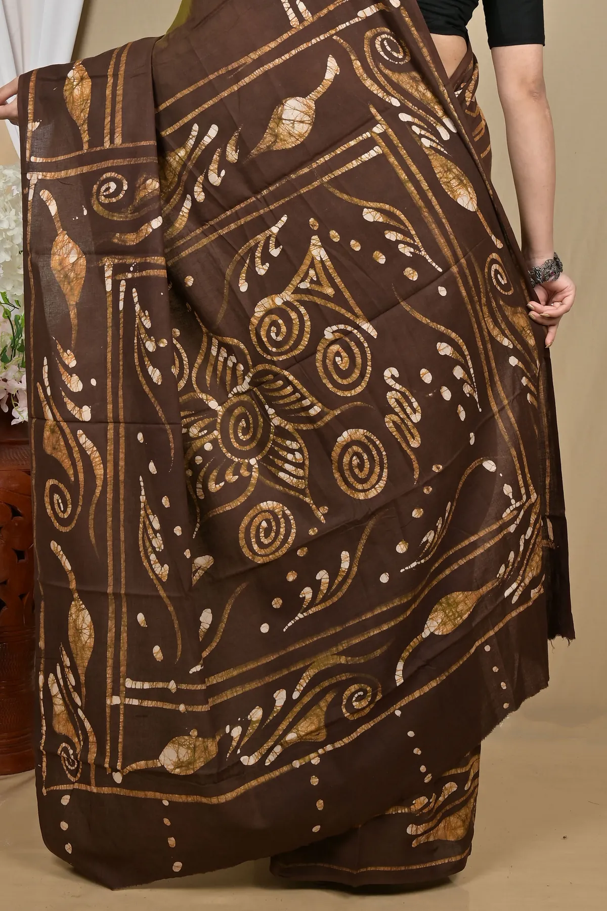DipDiya Pure Cotton Pista Green Pihu Masterfully Woven Batik Print Sarees