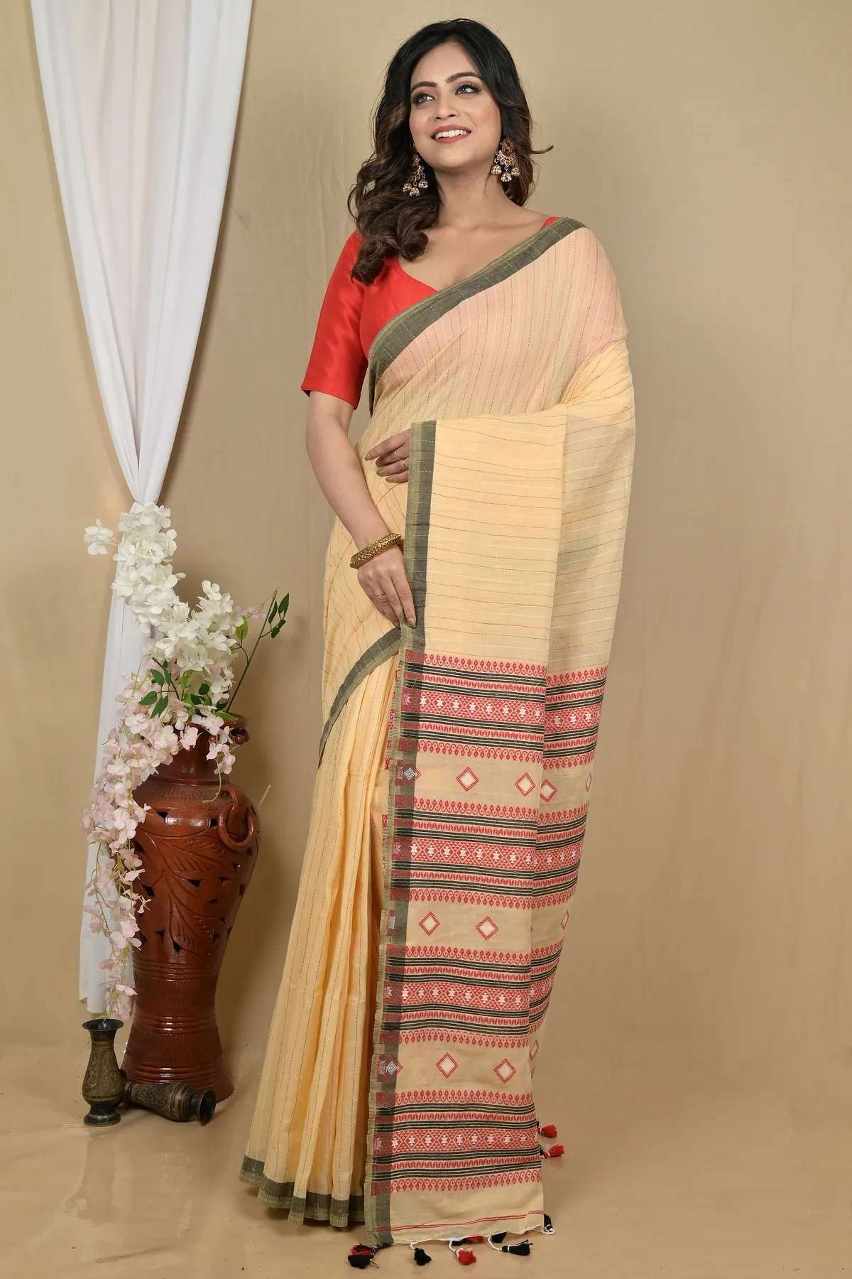 DipDiya Pure Cotton Pitch Hima Effortless Tradition Handloom Sarees