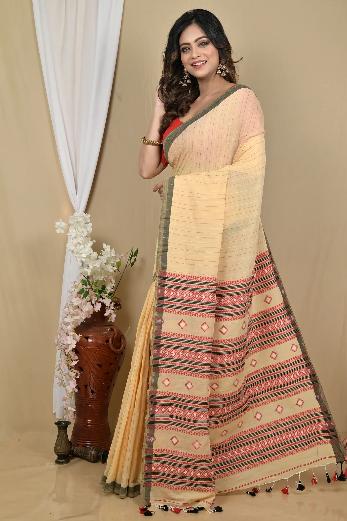DipDiya Pure Cotton Pitch Hima Effortless Tradition Handloom Sarees