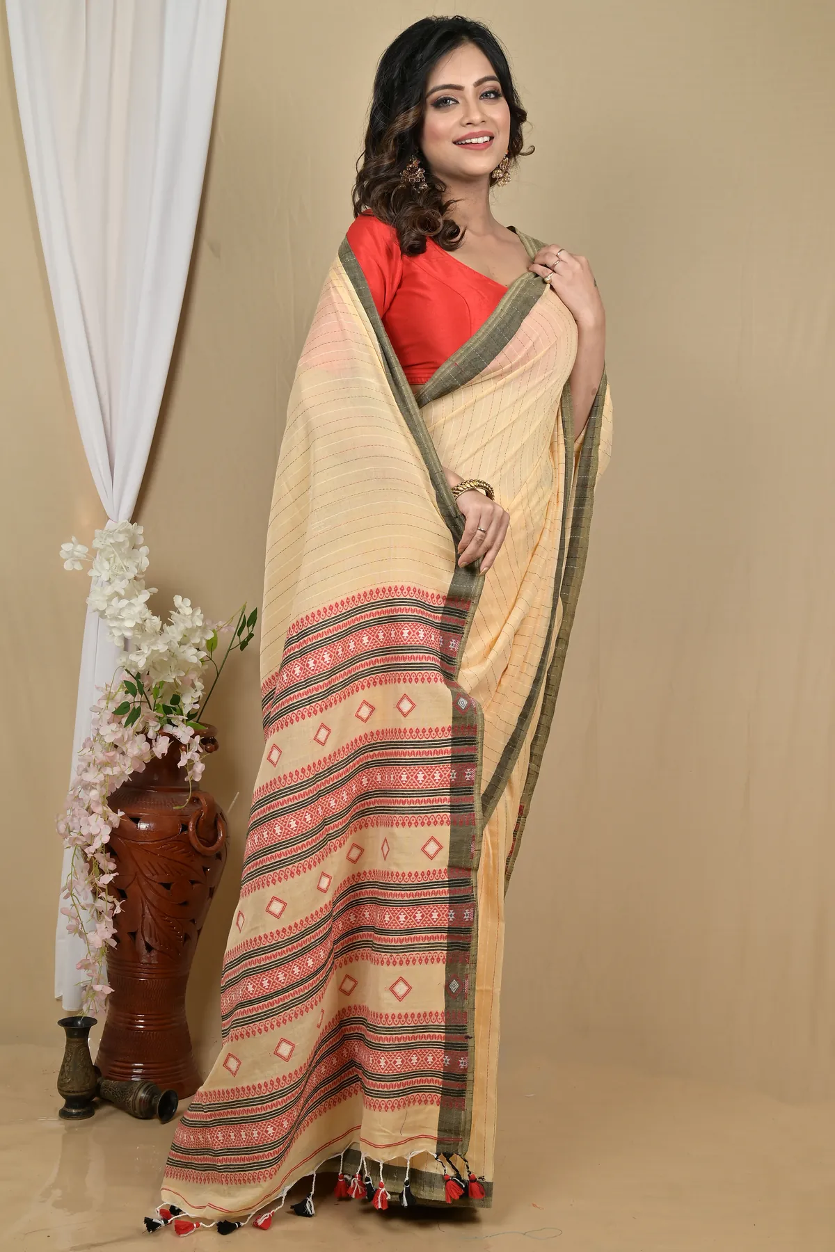 DipDiya Pure Cotton Pitch Hima Effortless Tradition Handloom Sarees