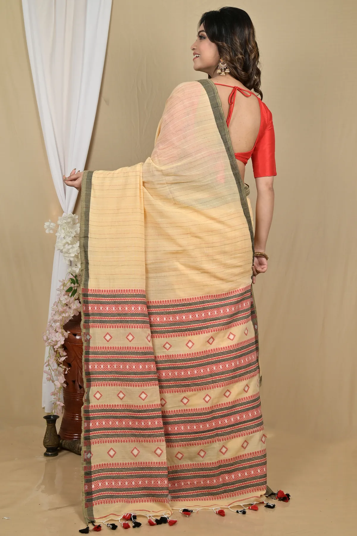 DipDiya Pure Cotton Pitch Hima Effortless Tradition Handloom Sarees