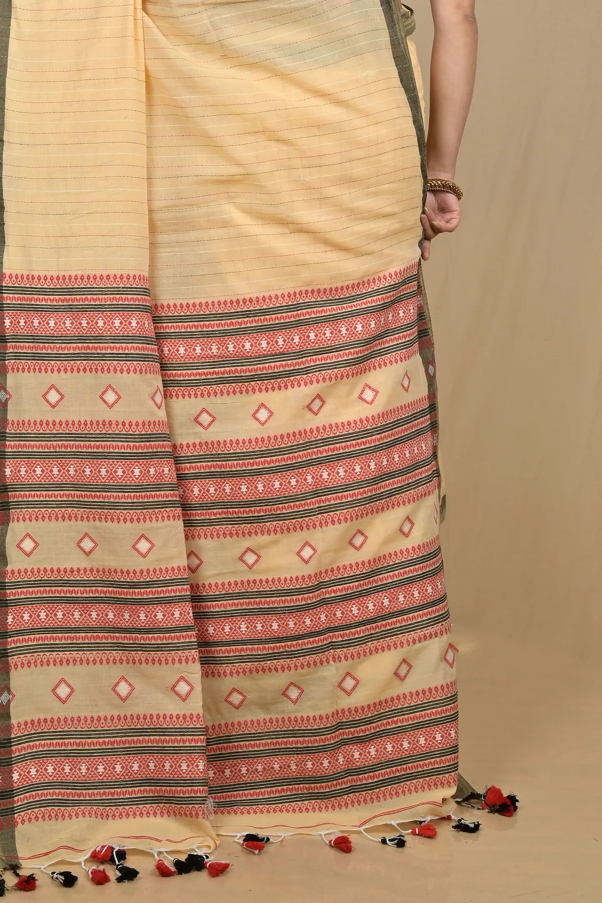 DipDiya Pure Cotton Pitch Hima Effortless Tradition Handloom Sarees