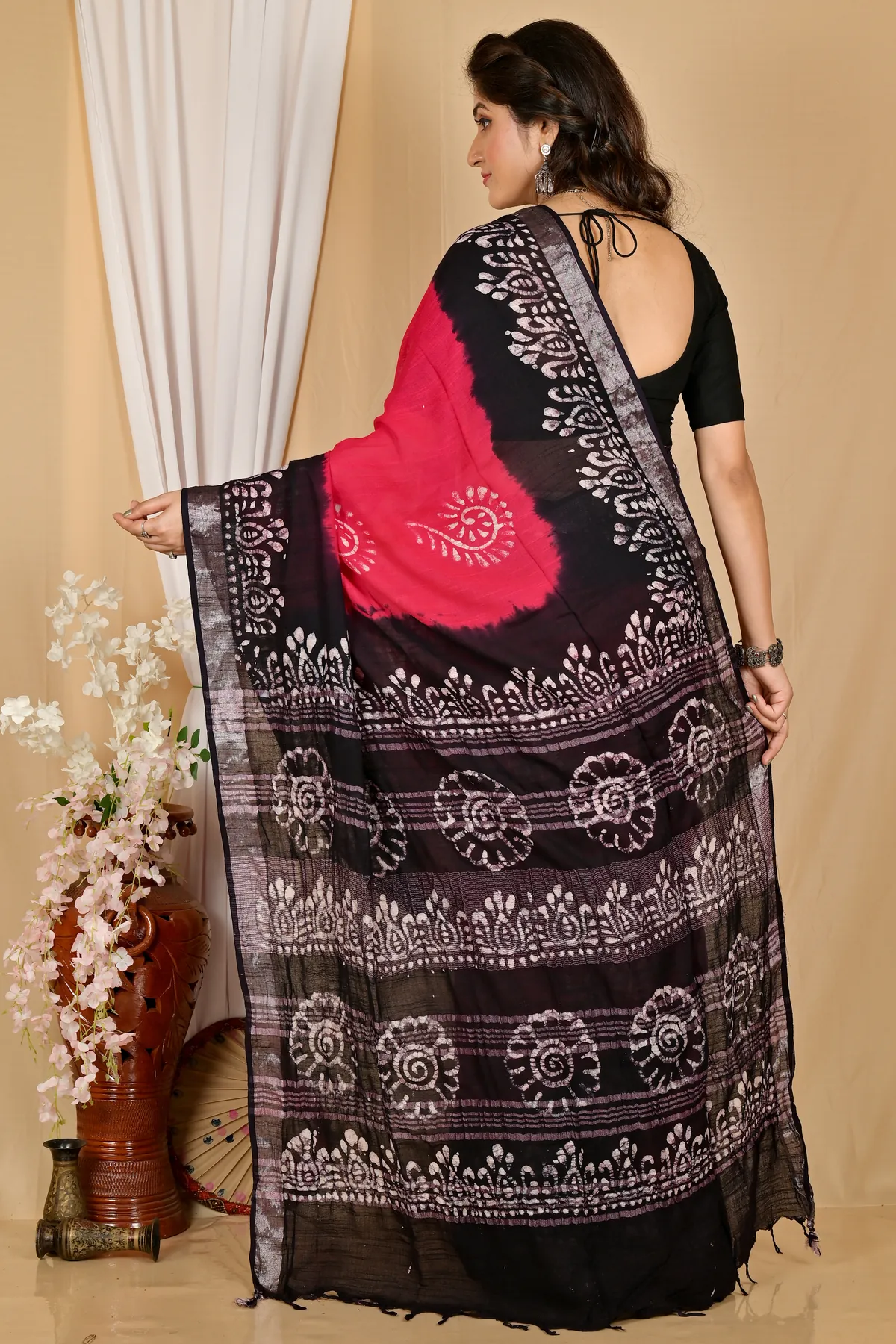 DipDiya Pure Cotton Rani Black Batikato Elegance in Every Weave Batik Print Sarees