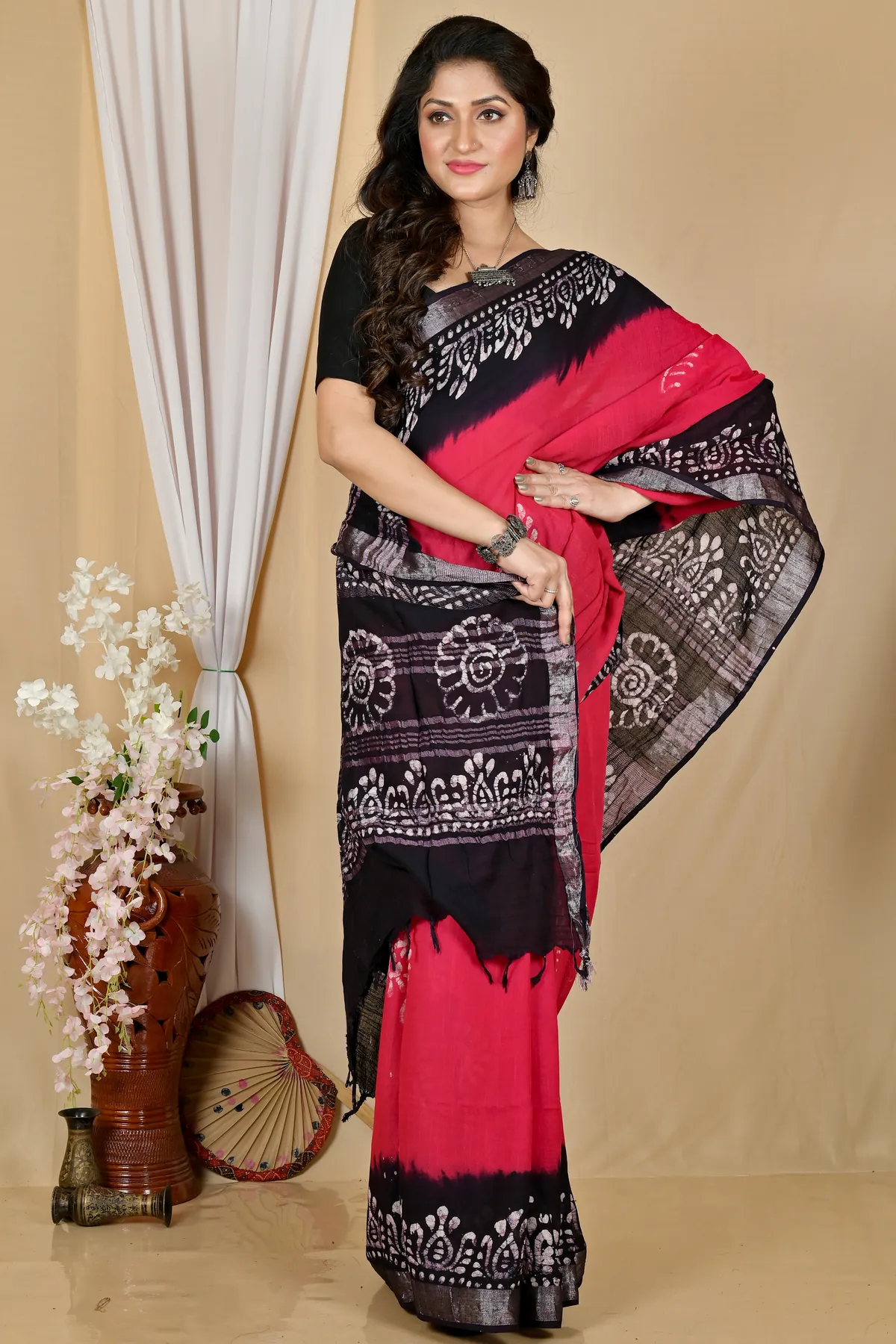 DipDiya Pure Cotton Rani Black Batikato Elegance in Every Weave Batik Print Sarees
