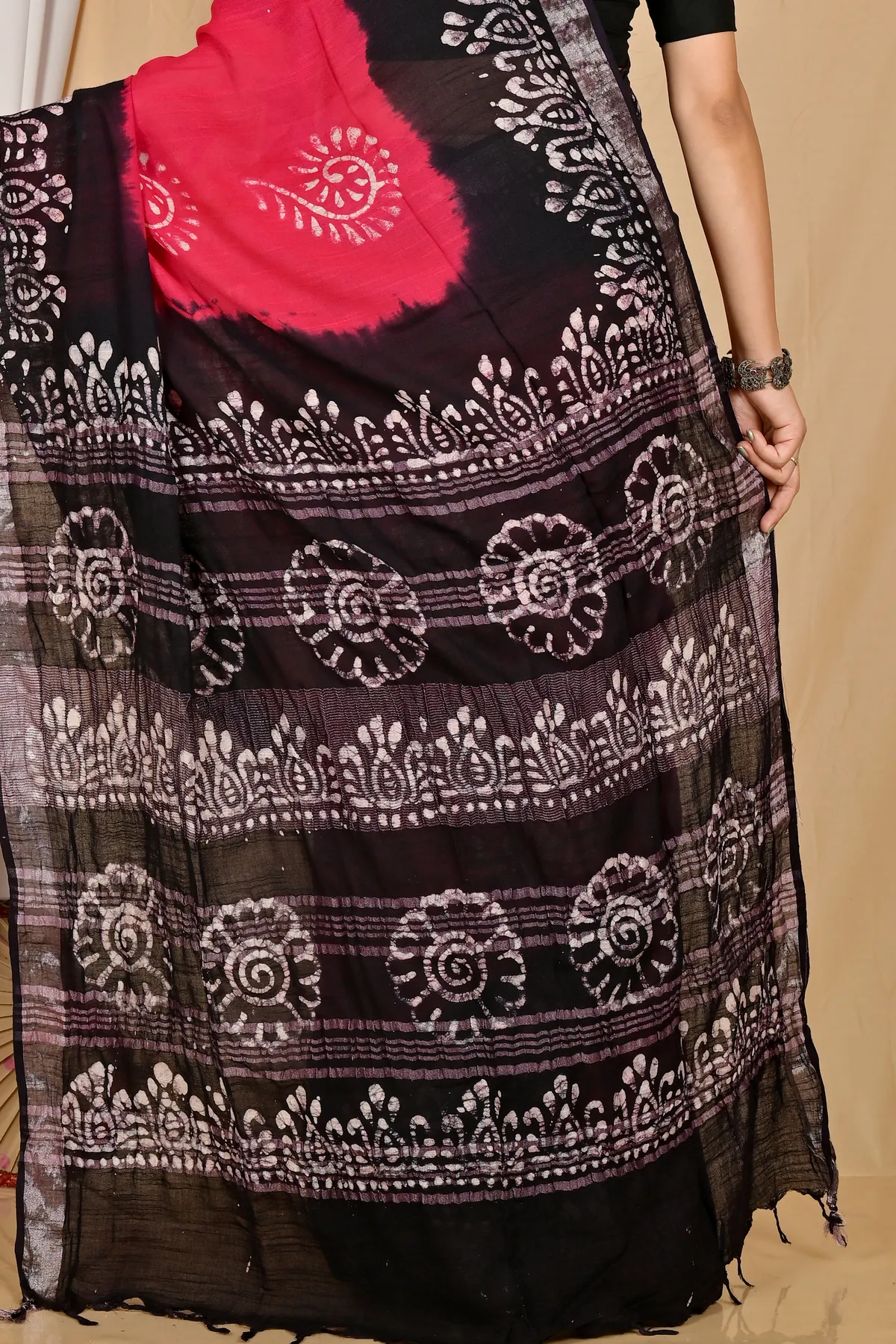 DipDiya Pure Cotton Rani Black Batikato Elegance in Every Weave Batik Print Sarees