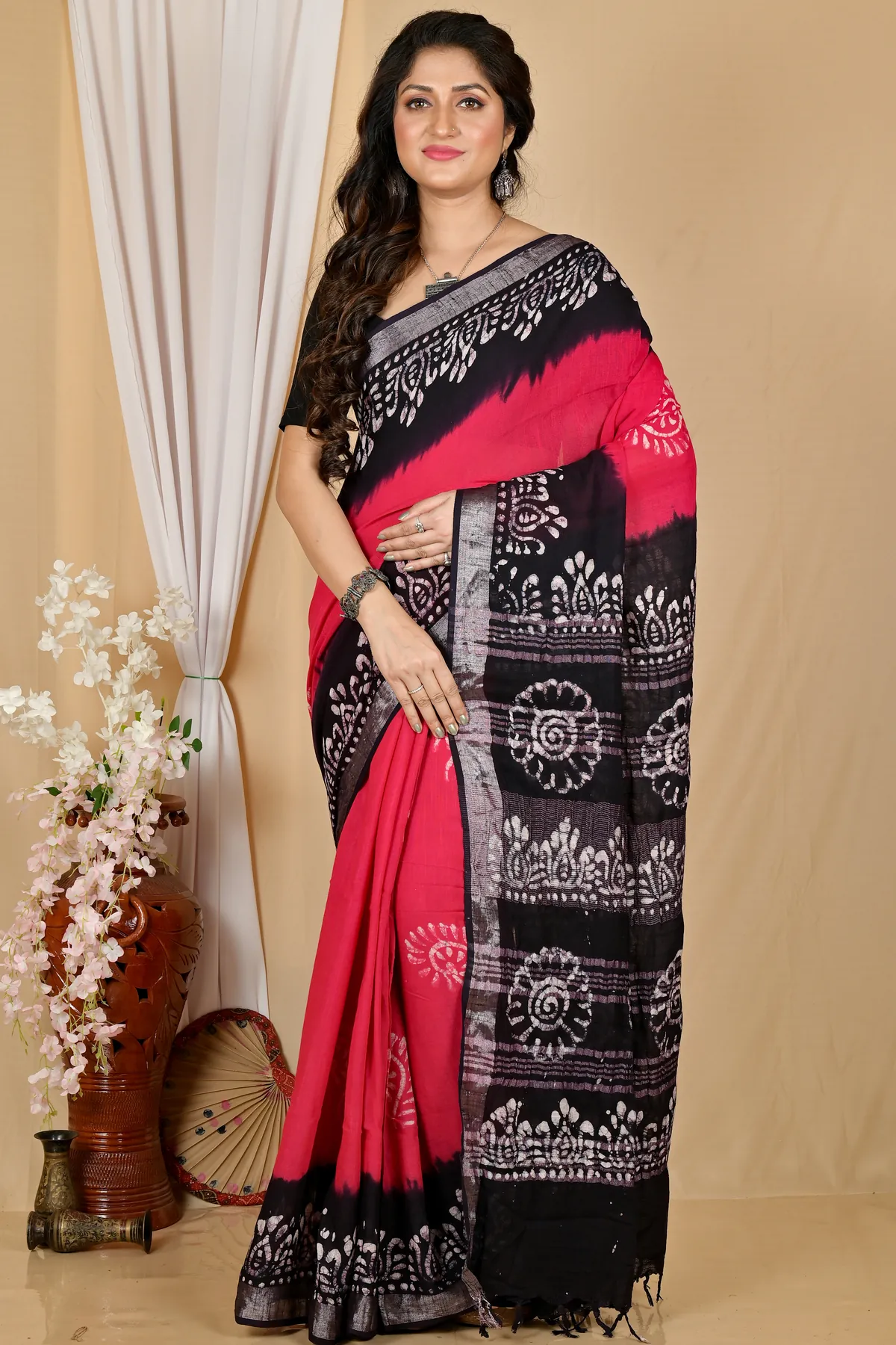 DipDiya Pure Cotton Rani Black Batikato Elegance in Every Weave Batik Print Sarees