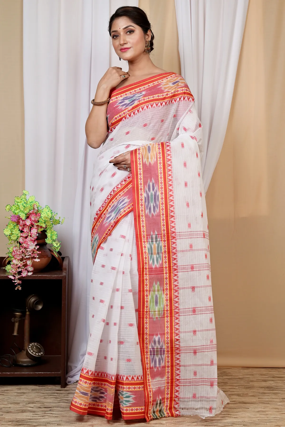 DipDiya Pure Cotton Red and White Hema Elegance in Every Weave Tant Sarees
