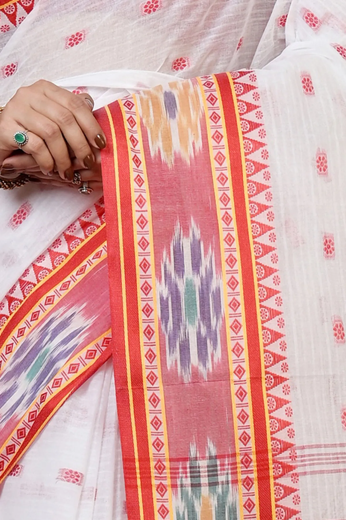 DipDiya Pure Cotton Red and White Hema Elegance in Every Weave Tant Sarees