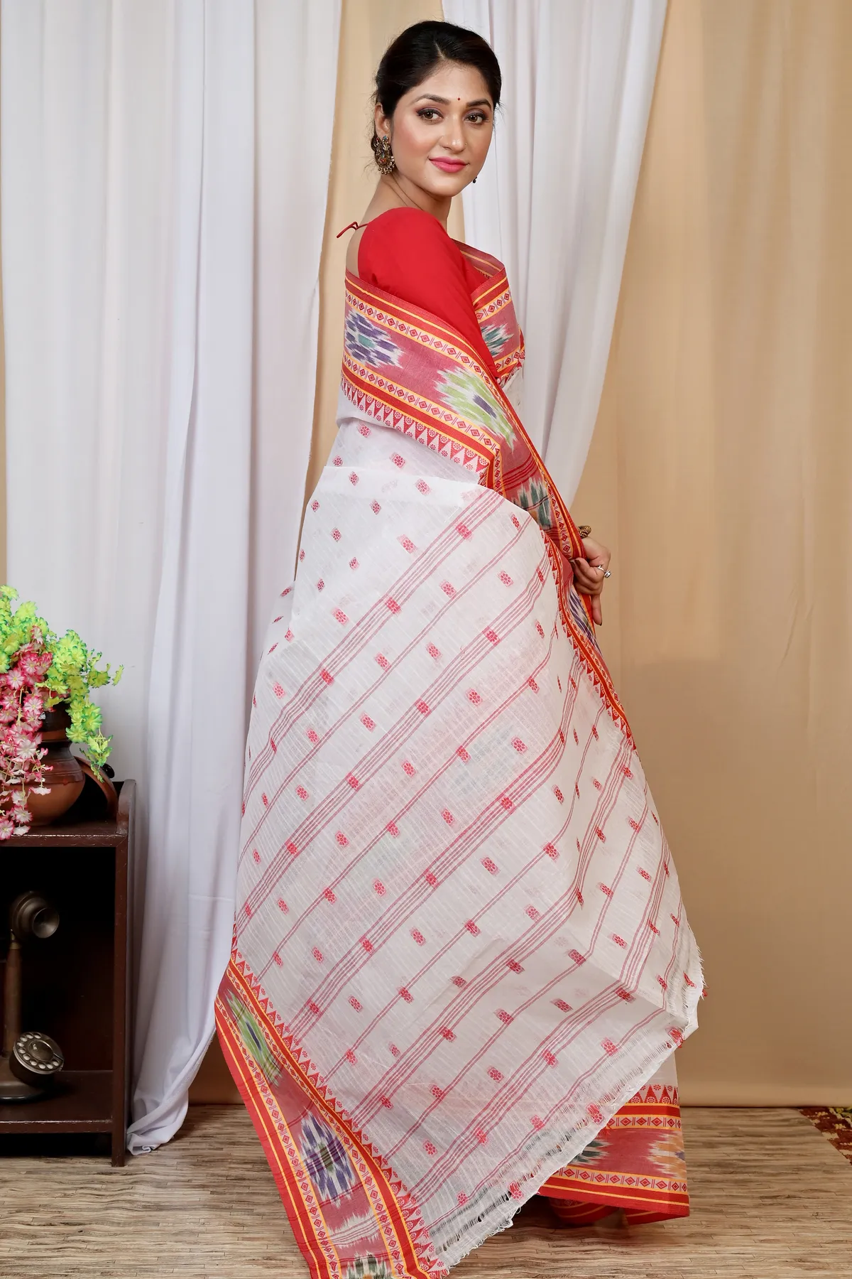 DipDiya Pure Cotton Red and White Hema Elegance in Every Weave Tant Sarees