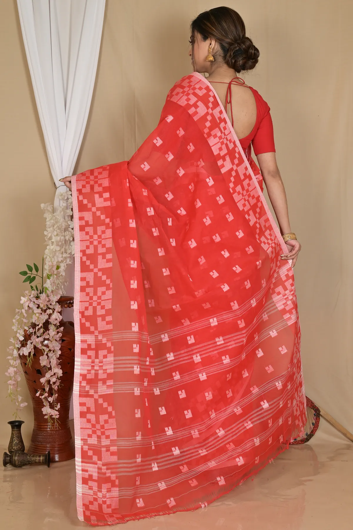 DipDiya Pure Cotton Red Aptuk Traditional Elegance Tant Sarees