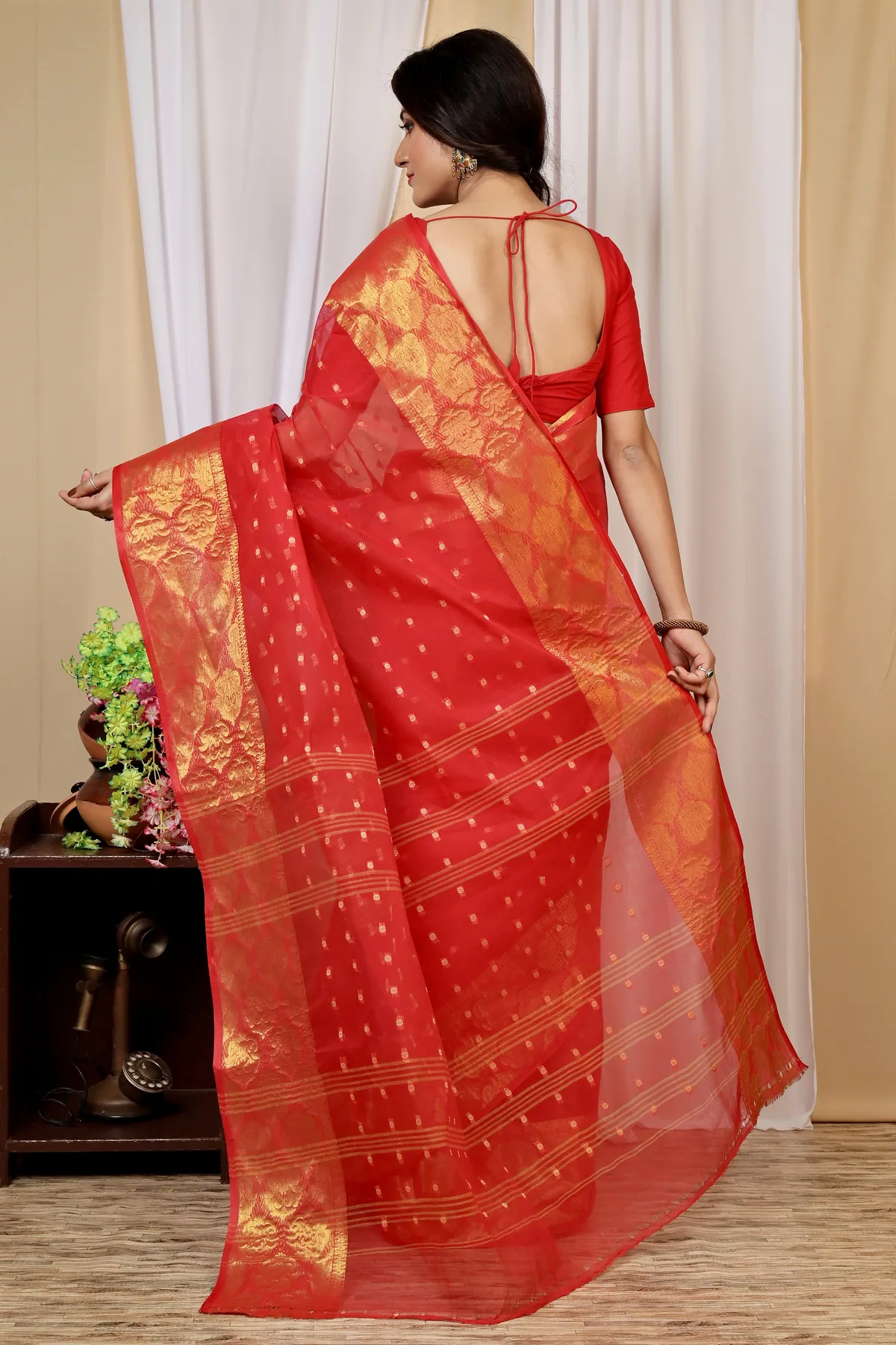 DipDiya Pure Cotton Red Asmanito Pure Bengali Grace Tant Sarees