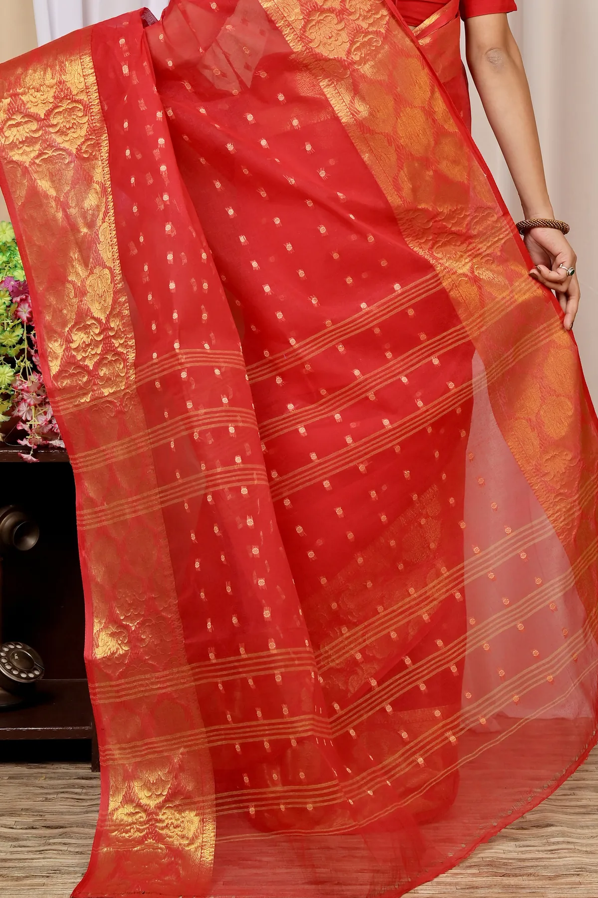 DipDiya Pure Cotton Red Asmanito Pure Bengali Grace Tant Sarees