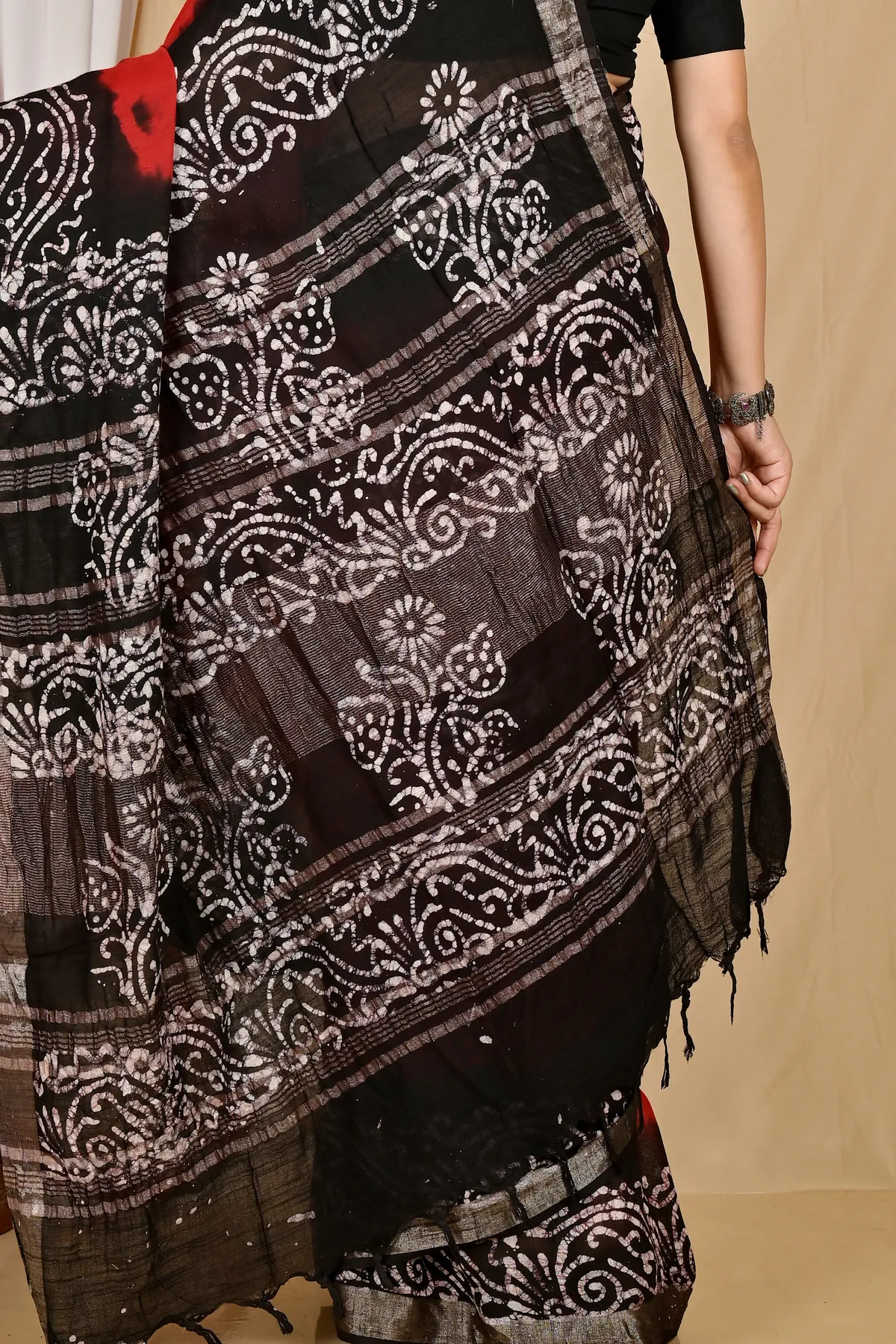 DipDiya Pure Cotton Red Black Batikato Elegant by Tradition Batik Print Sarees