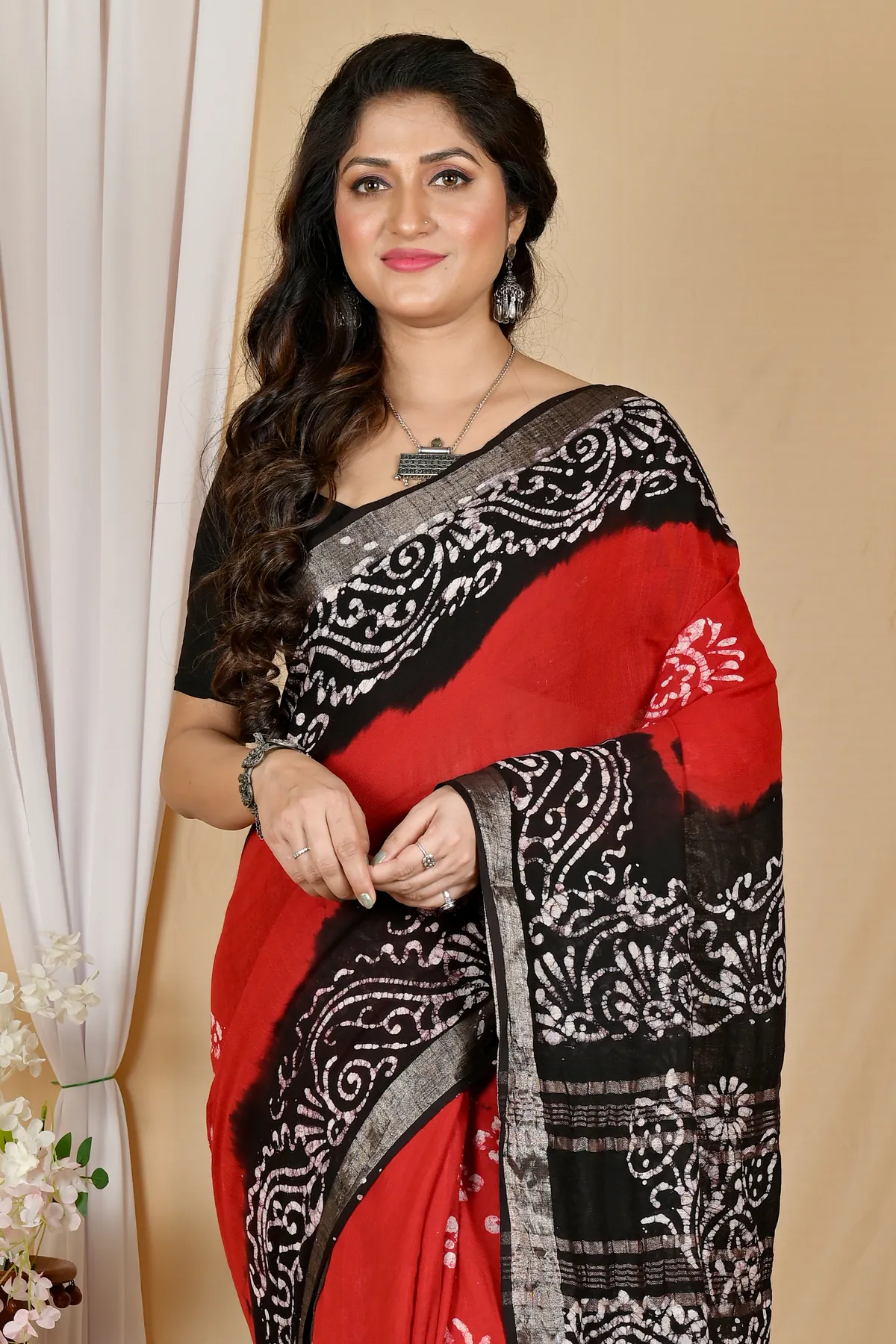 DipDiya Pure Cotton Red Black Batikato Elegant by Tradition Batik Print Sarees