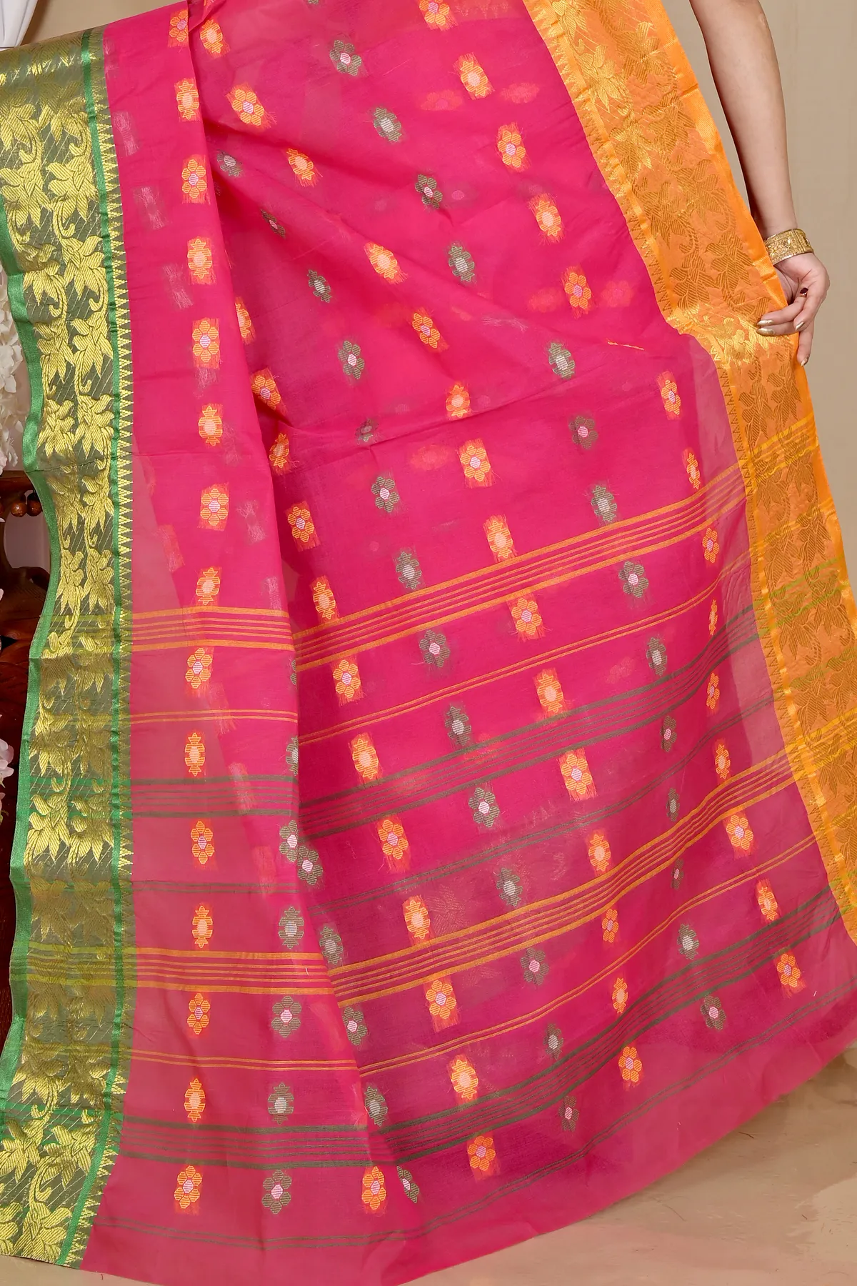 DipDiya Pure Cotton Red Dui Has Woven with Tradition Tant Sarees