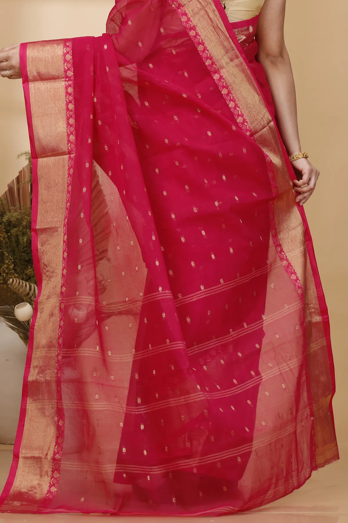 DipDiya Pure Cotton Red JoriPar Pure Bengali Grace Tant Sarees
