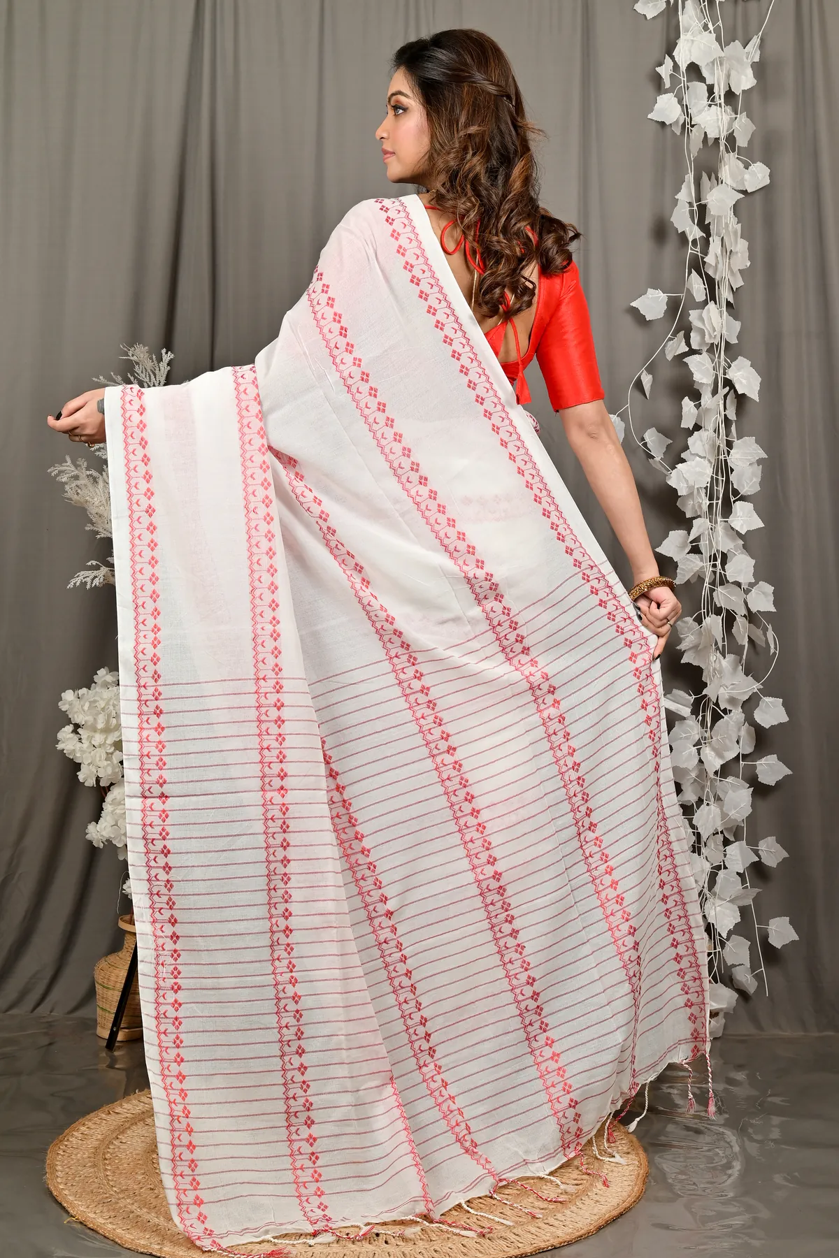 DipDiya Pure Cotton Red Off White Borma Traditional Bengali Handloom Sarees