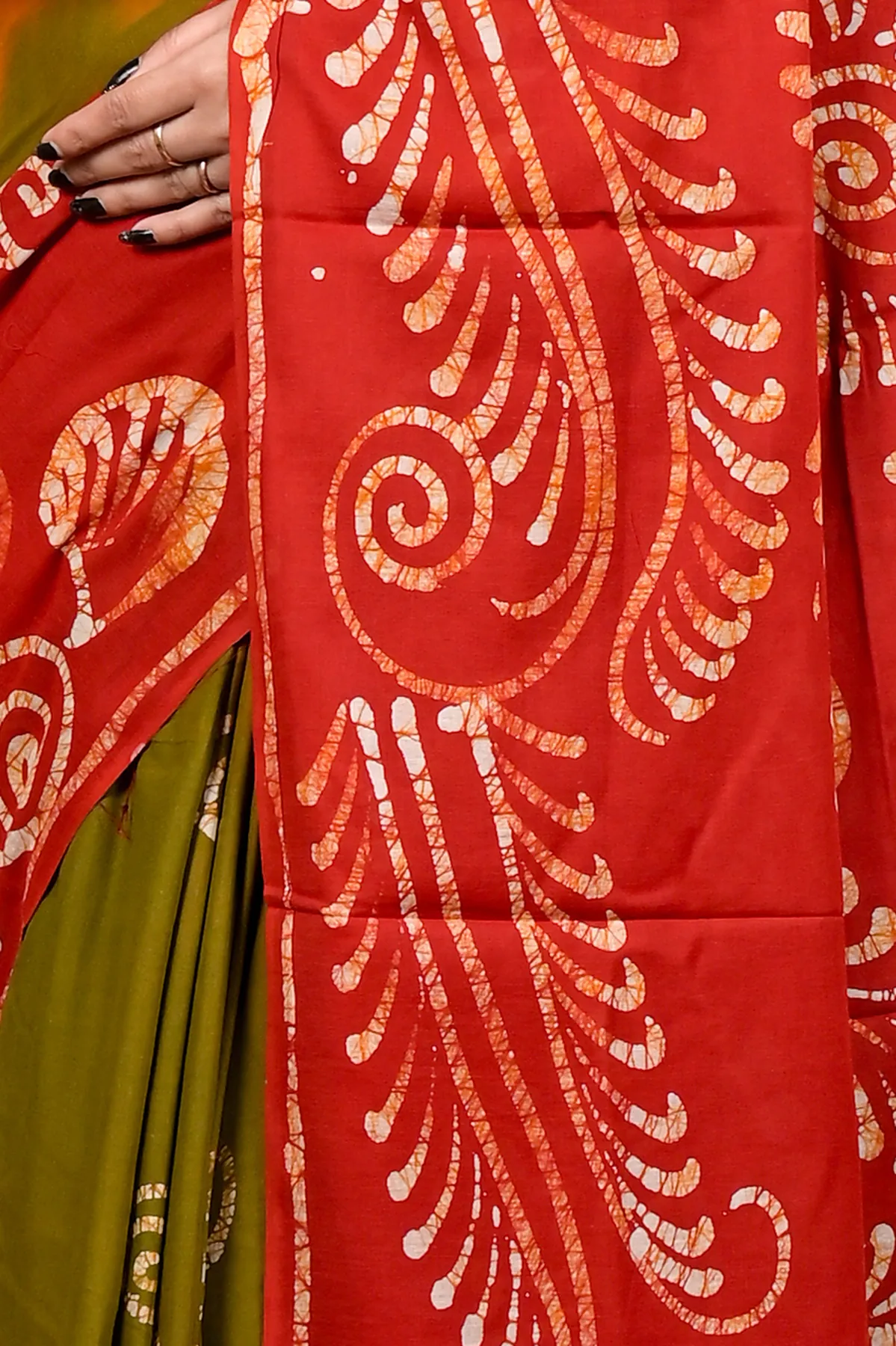 DipDiya Pure Cotton Red Pihu Heritage Elegance Batik Print Sarees