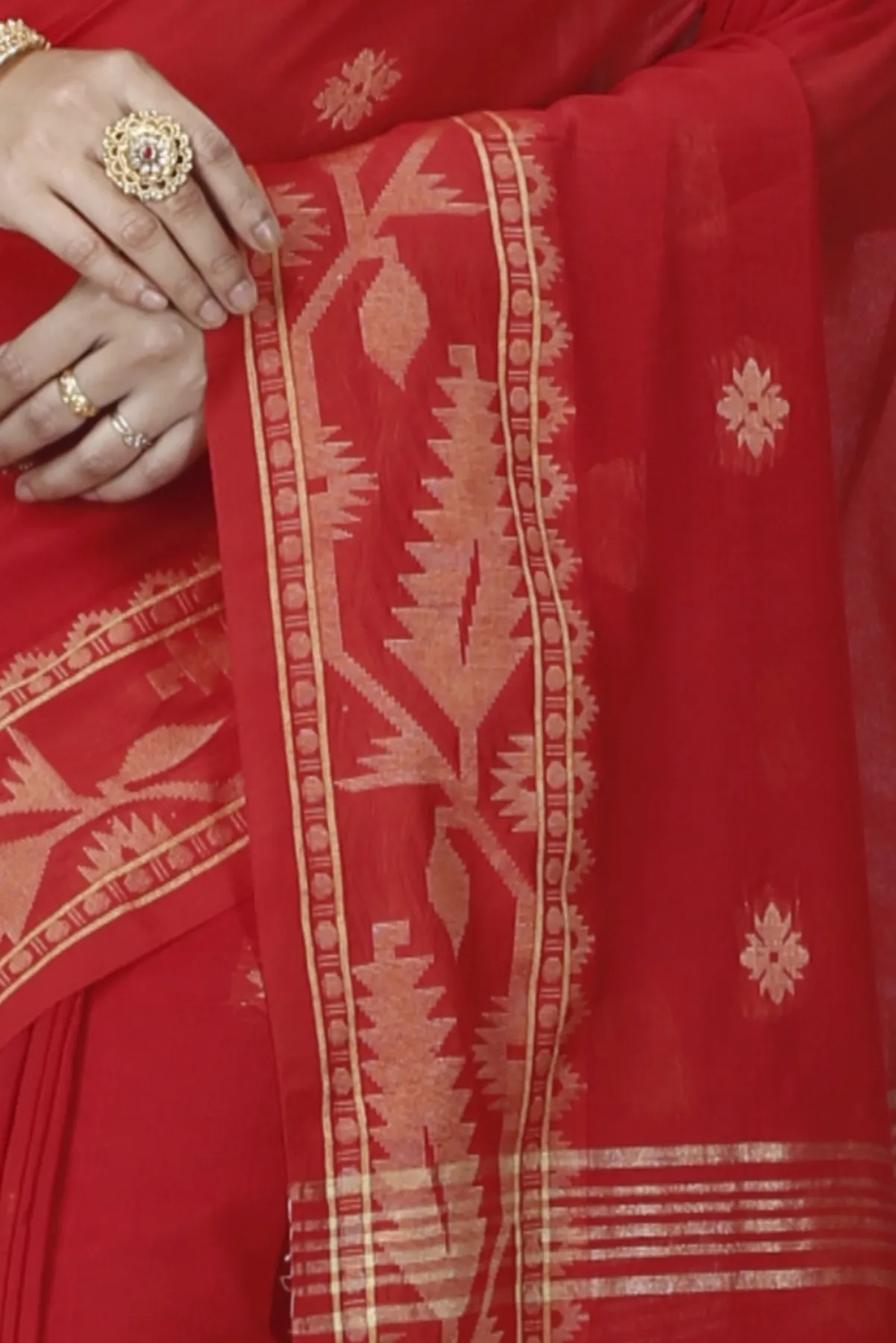 DipDiya Pure Cotton Red Tuma Traditional Elegance Handloom Sarees