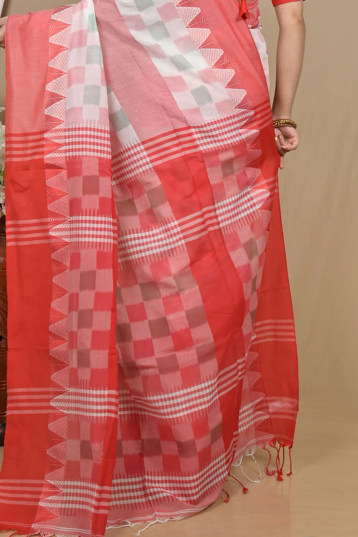 DipDiya Pure Cotton Red White Hiran Woven with Love Handloom Sarees