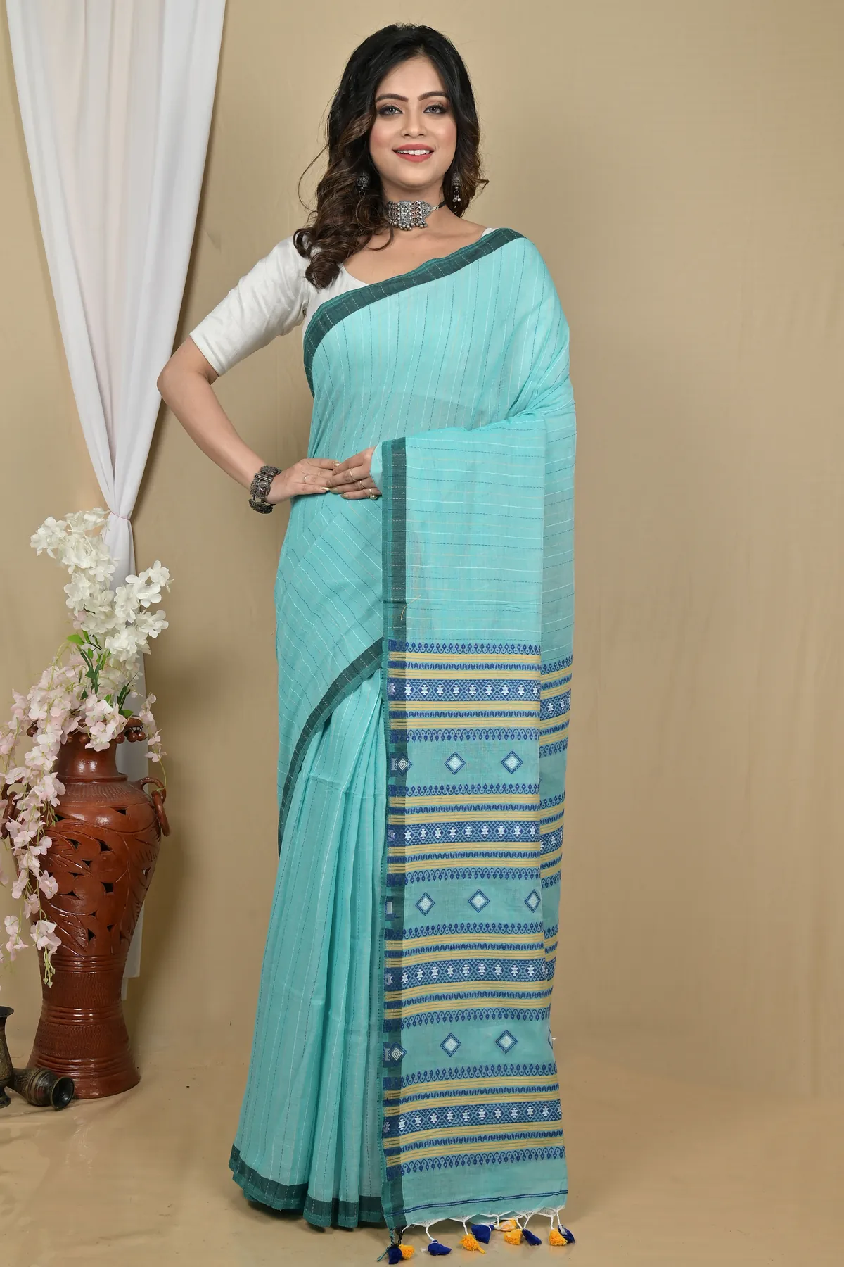 DipDiya Pure Cotton See Green Hima Elegance in Every Weave Handloom Sarees