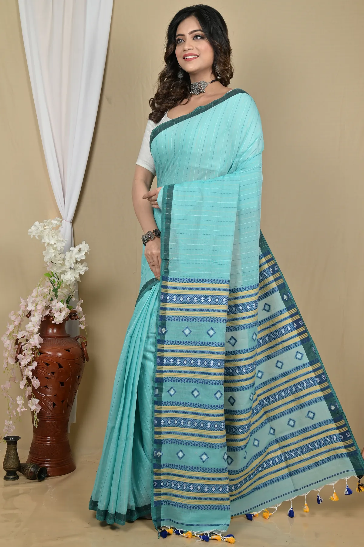 DipDiya Pure Cotton See Green Hima Elegance in Every Weave Handloom Sarees