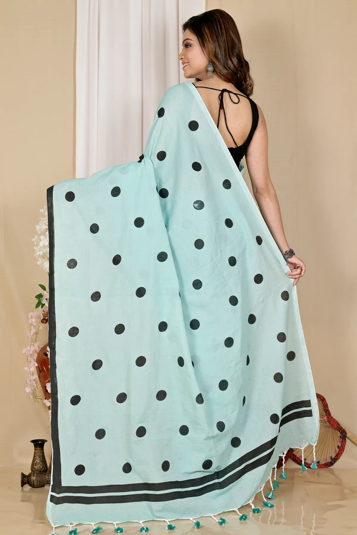 DipDiya Pure Cotton See Green Tip The Bengali Classic Handloom Sarees