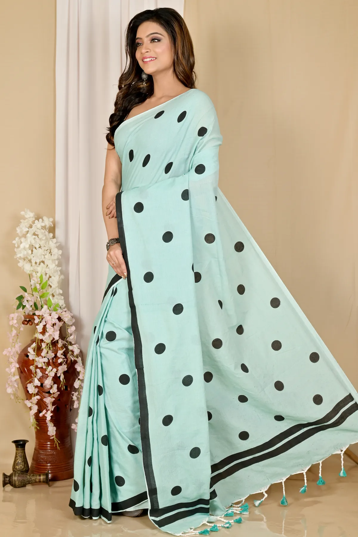 DipDiya Pure Cotton See Green Tip The Bengali Classic Handloom Sarees