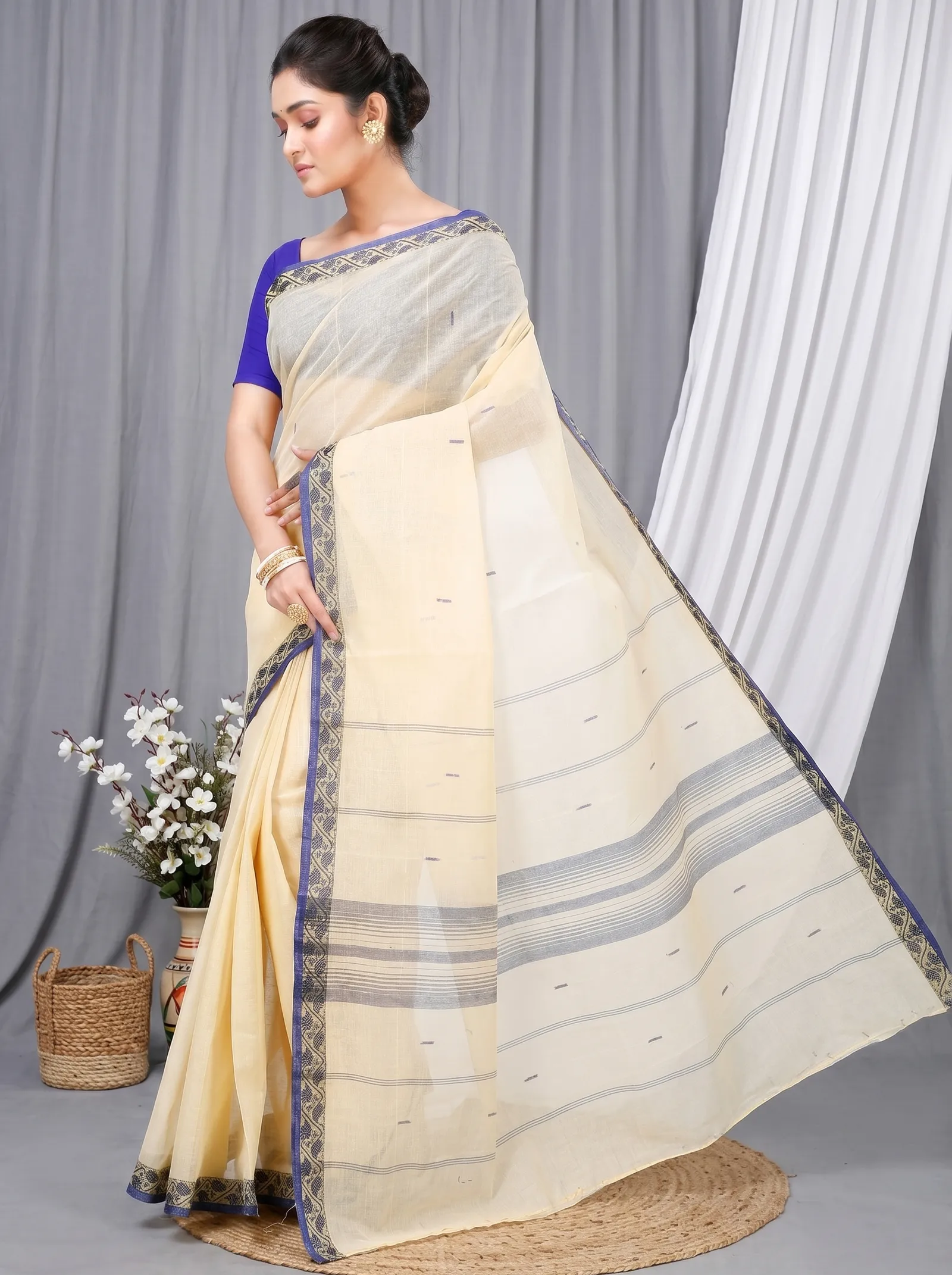 DipDiya Pure Cotton  Traditional Bengali Cream Artisan Crafted Gaela Tant Saree