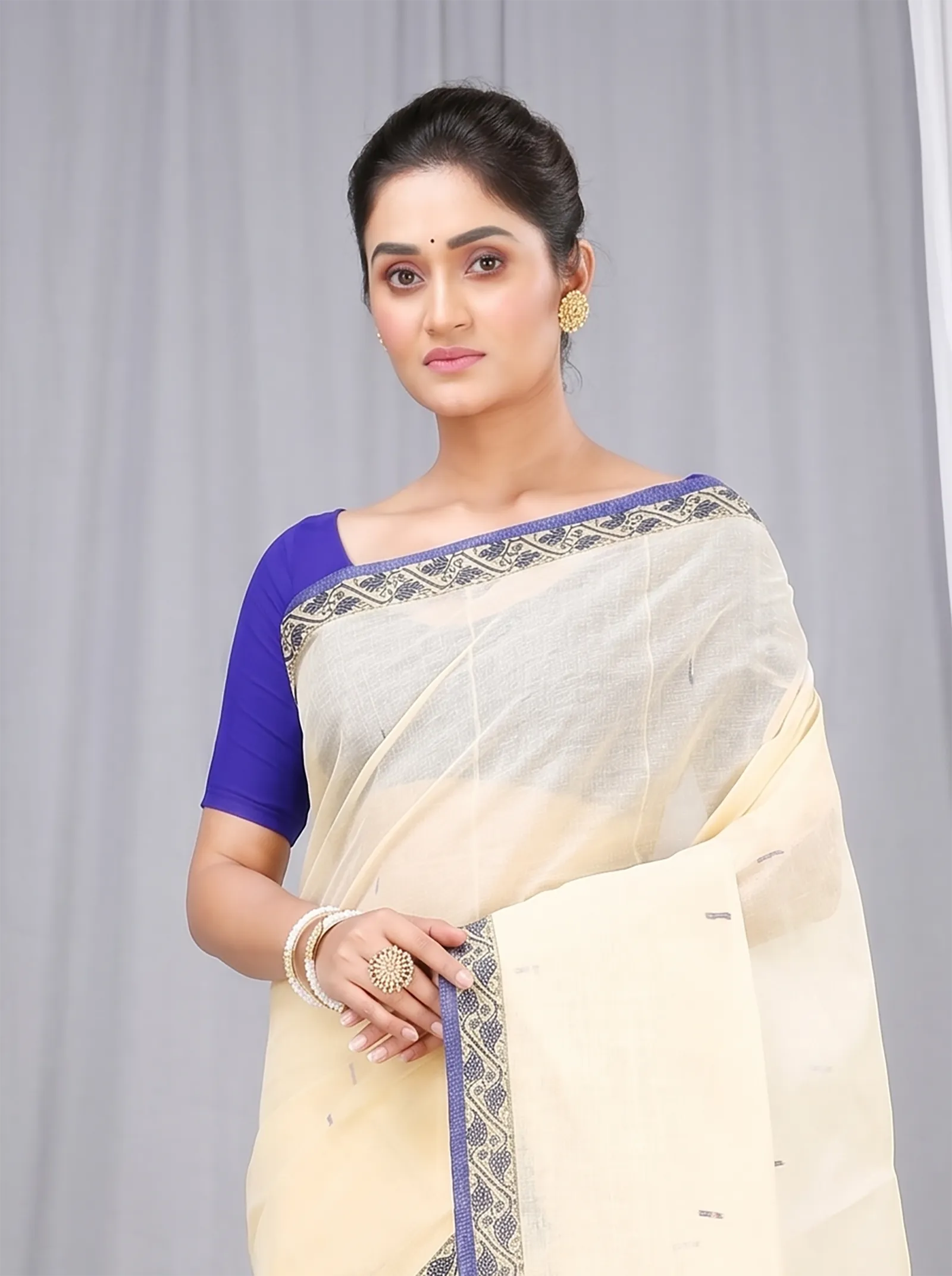 DipDiya Pure Cotton  Traditional Bengali Cream Artisan Crafted Gaela Tant Saree
