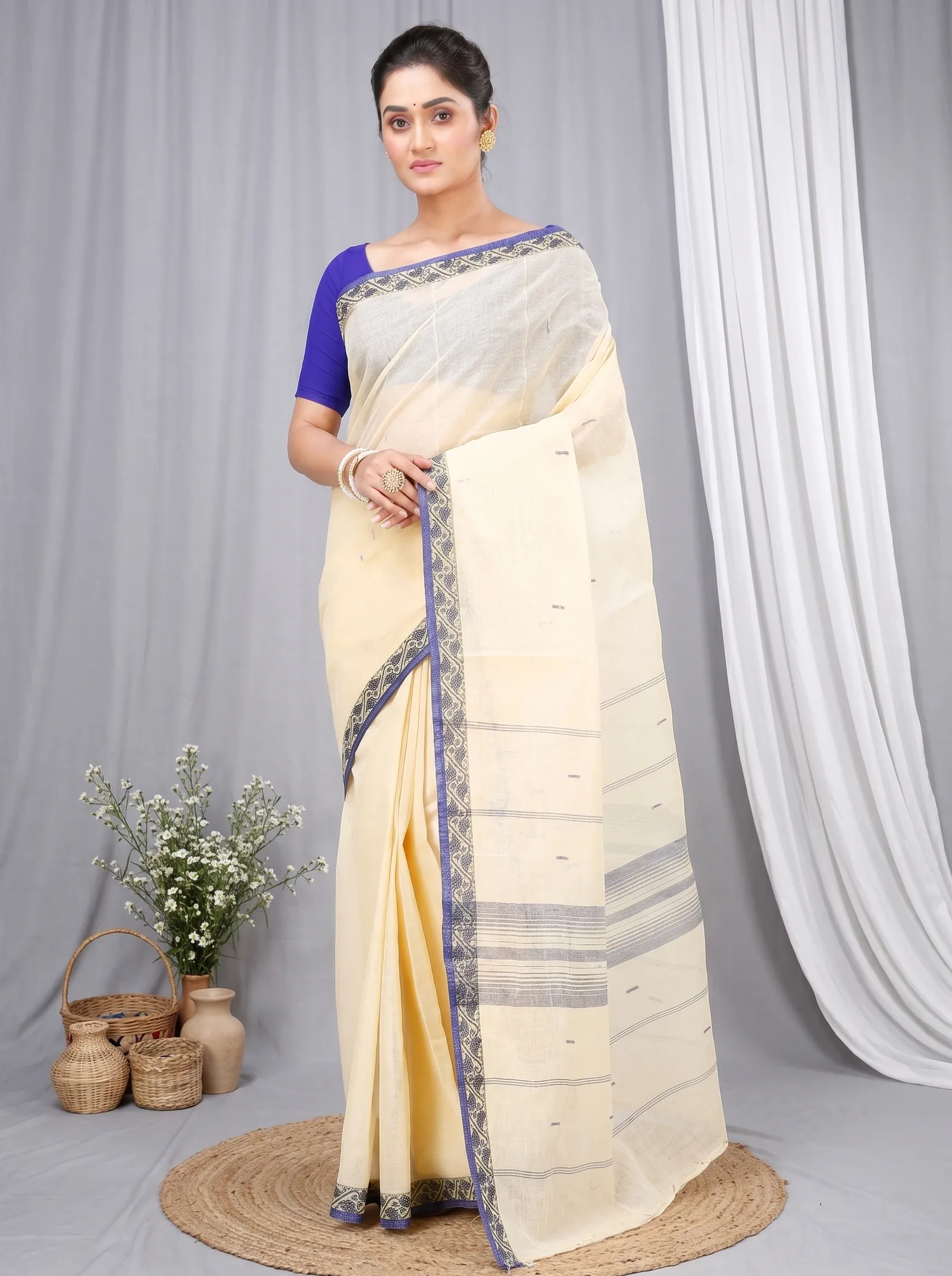 DipDiya Pure Cotton  Traditional Bengali Cream Artisan Crafted Gaela Tant Saree