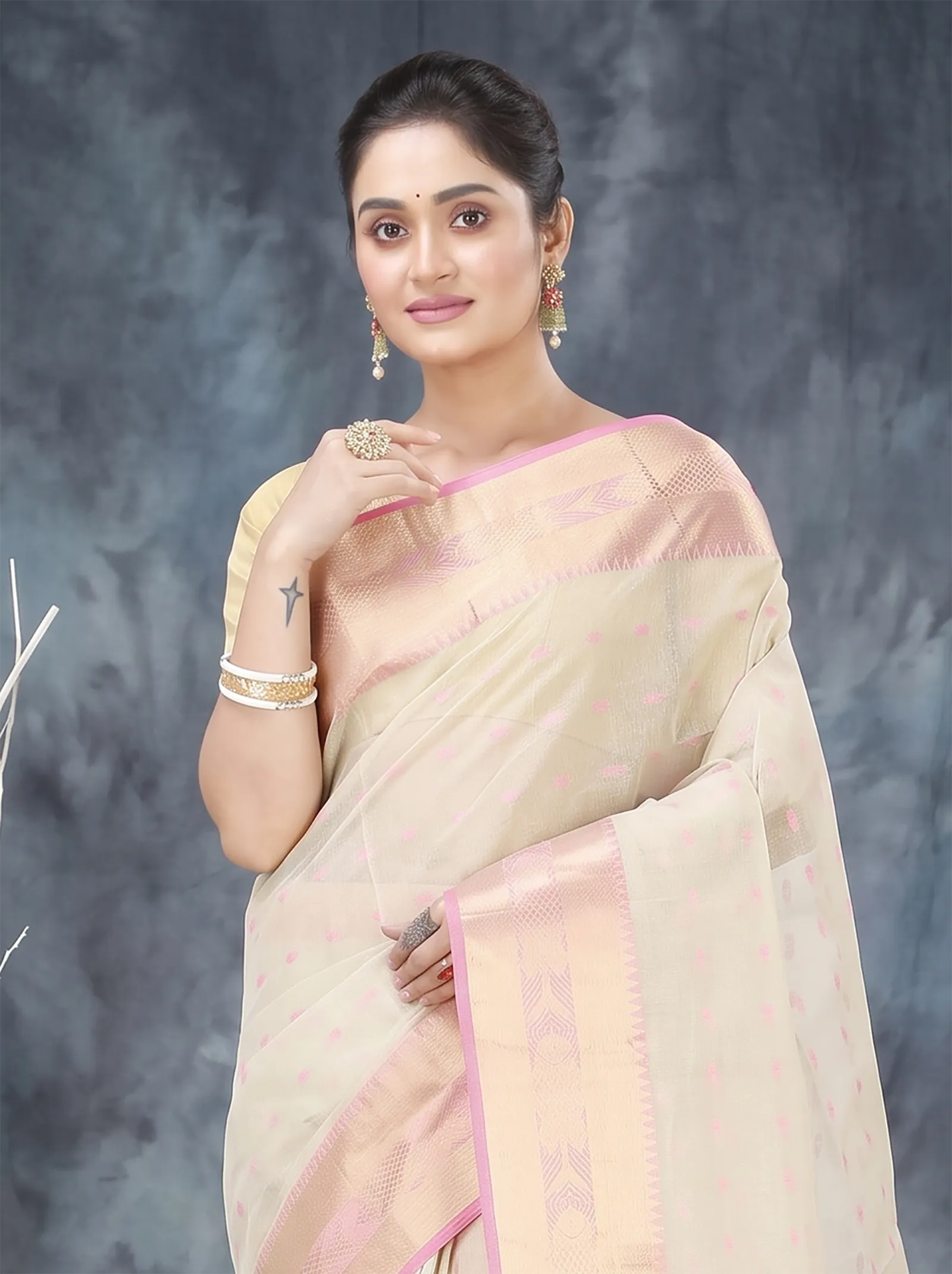 DipDiya Pure Cotton  Traditional Bengali Cream Artisan Crafted Griva Tant Saree