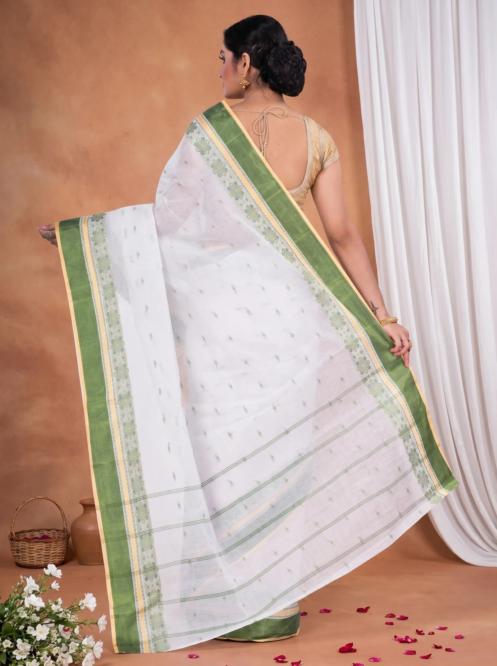 DipDiya Pure Cotton  Traditional Bengali Green Artisan Crafted Velvet Par Tant Saree