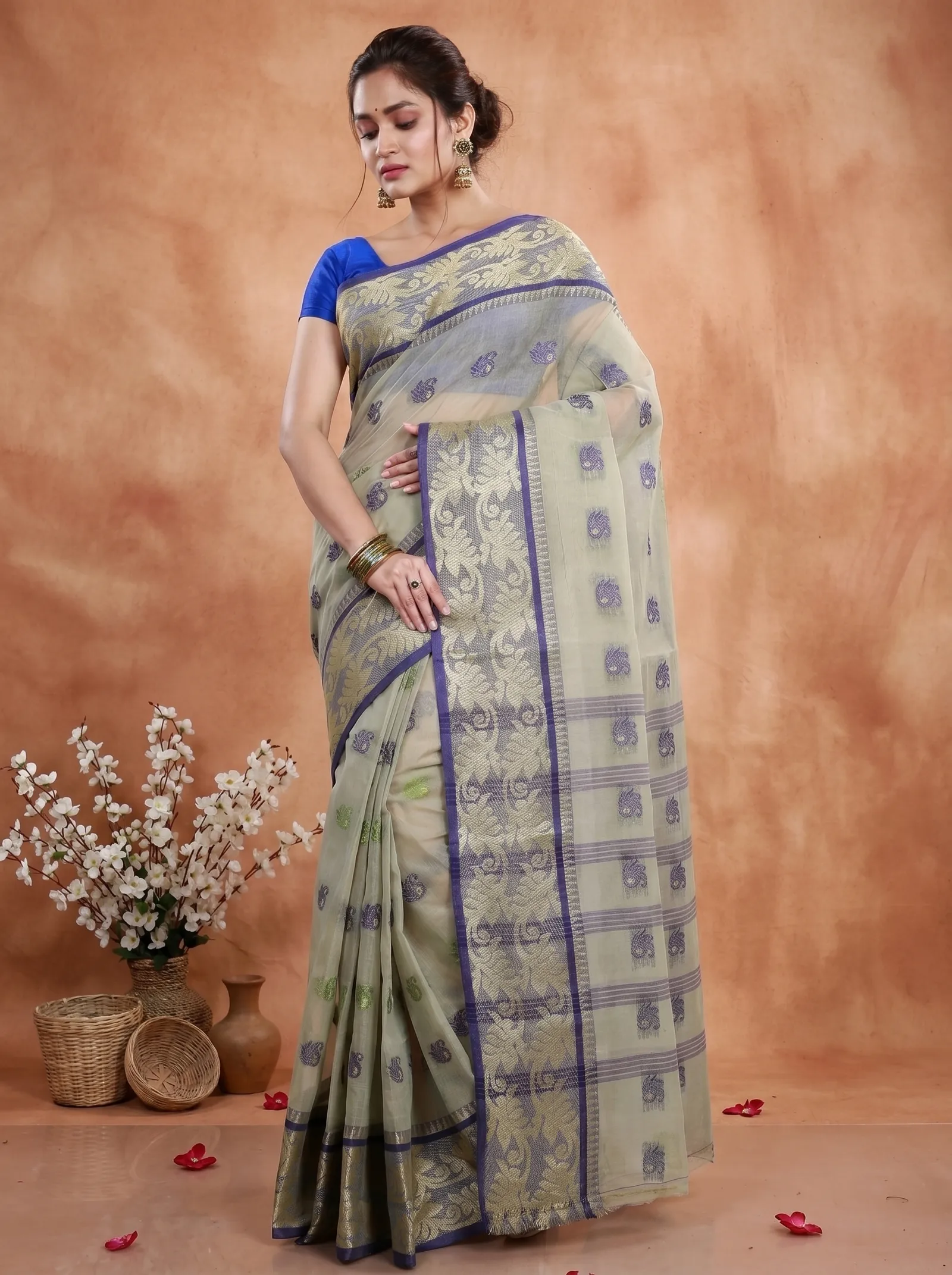 DipDiya Pure Cotton  Traditional Bengali Grey Artisan Crafted HasFul Tant Saree