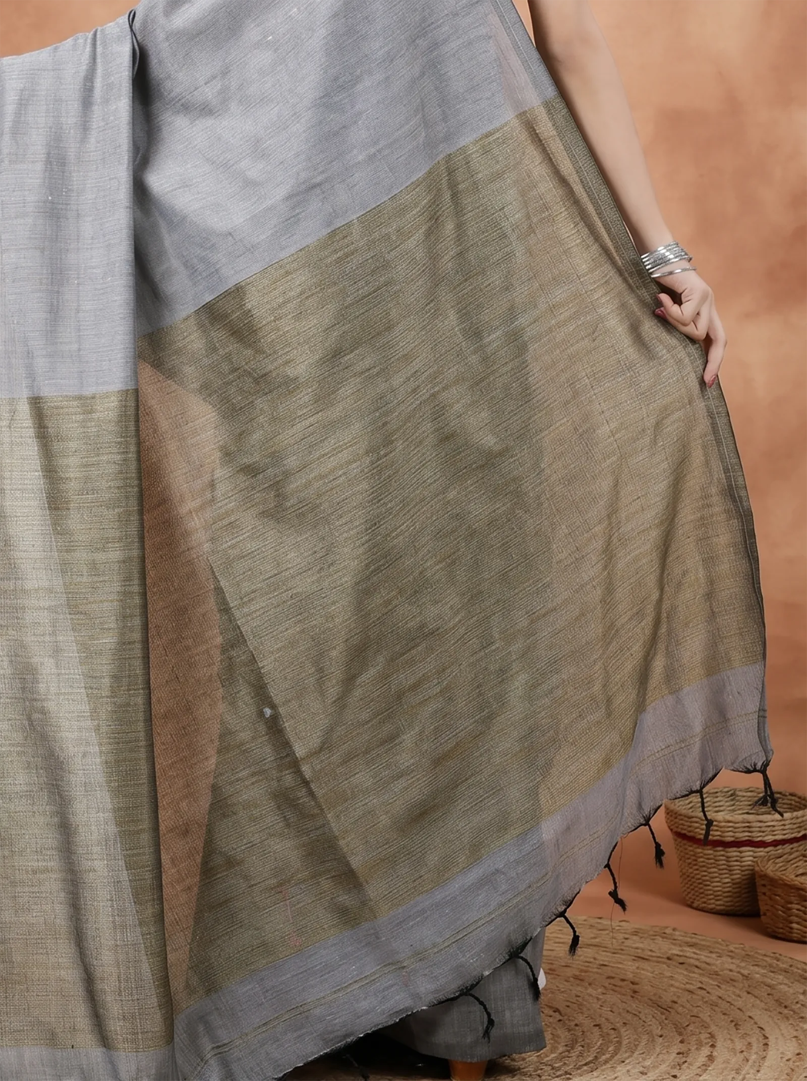 DipDiya Pure Cotton  Traditional Bengali Grey Artisan Crafted Kesh Than Handloom Saree