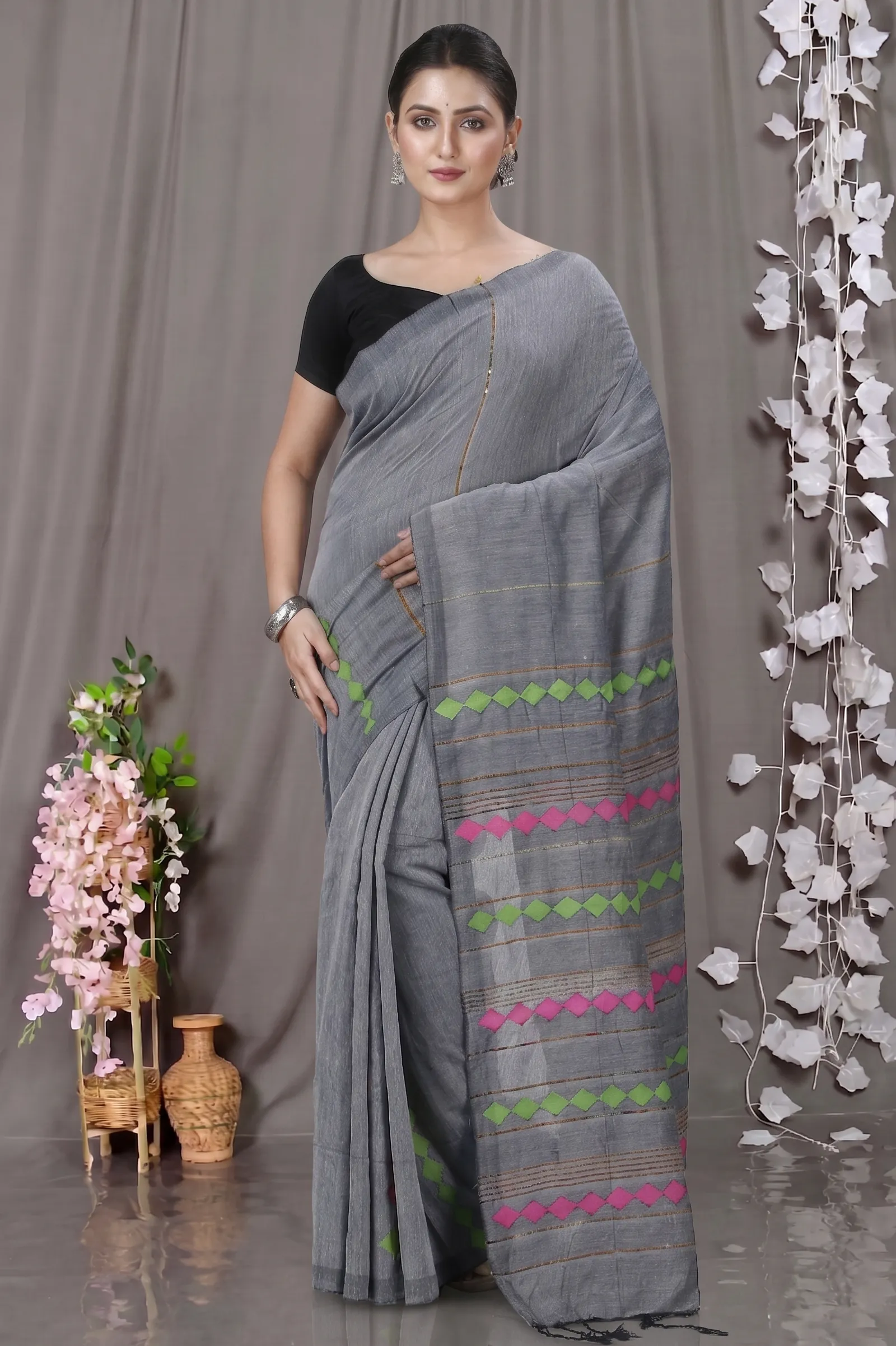 DipDiya Pure Cotton  Traditional Bengali Grey Artisan Crafted Tika Applique Saree