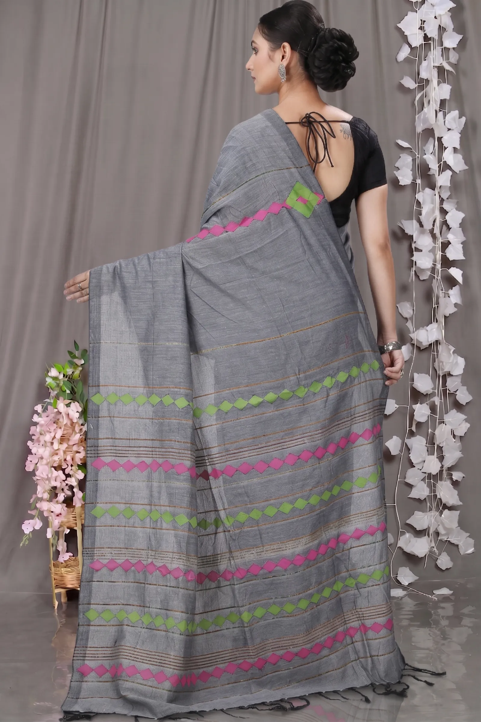 DipDiya Pure Cotton  Traditional Bengali Grey Artisan Crafted Tika Applique Saree