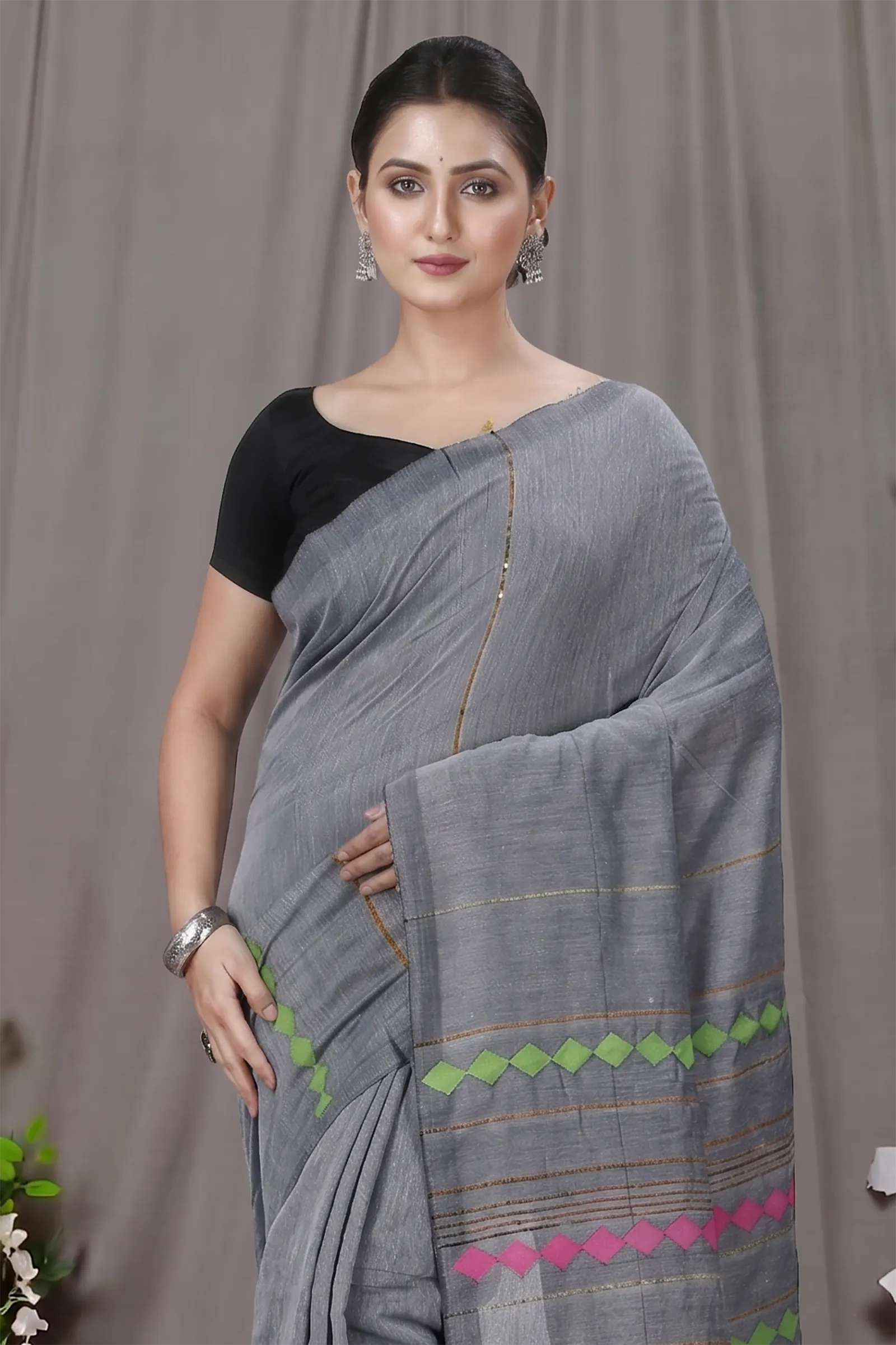 DipDiya Pure Cotton  Traditional Bengali Grey Artisan Crafted Tika Applique Saree