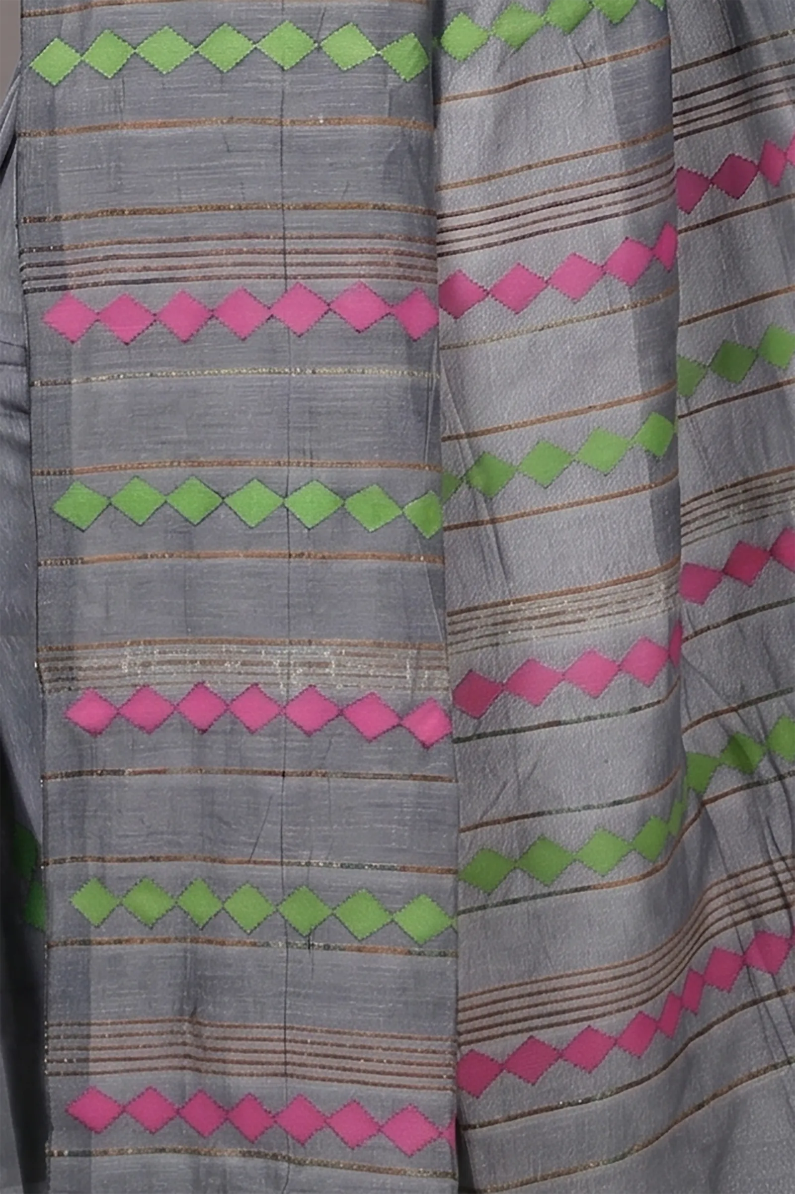 DipDiya Pure Cotton  Traditional Bengali Grey Artisan Crafted Tika Applique Saree