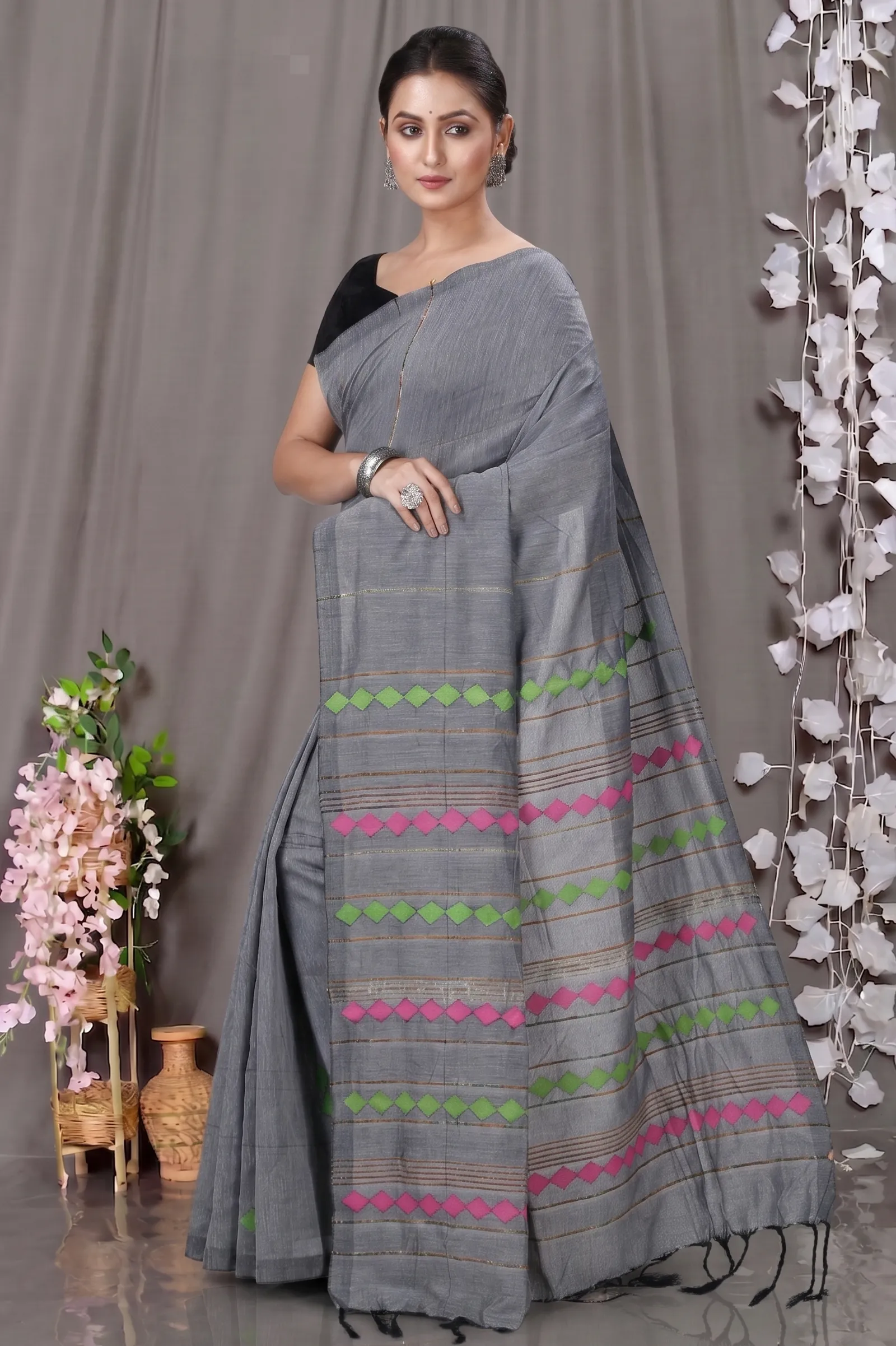 DipDiya Pure Cotton  Traditional Bengali Grey Artisan Crafted Tika Applique Saree