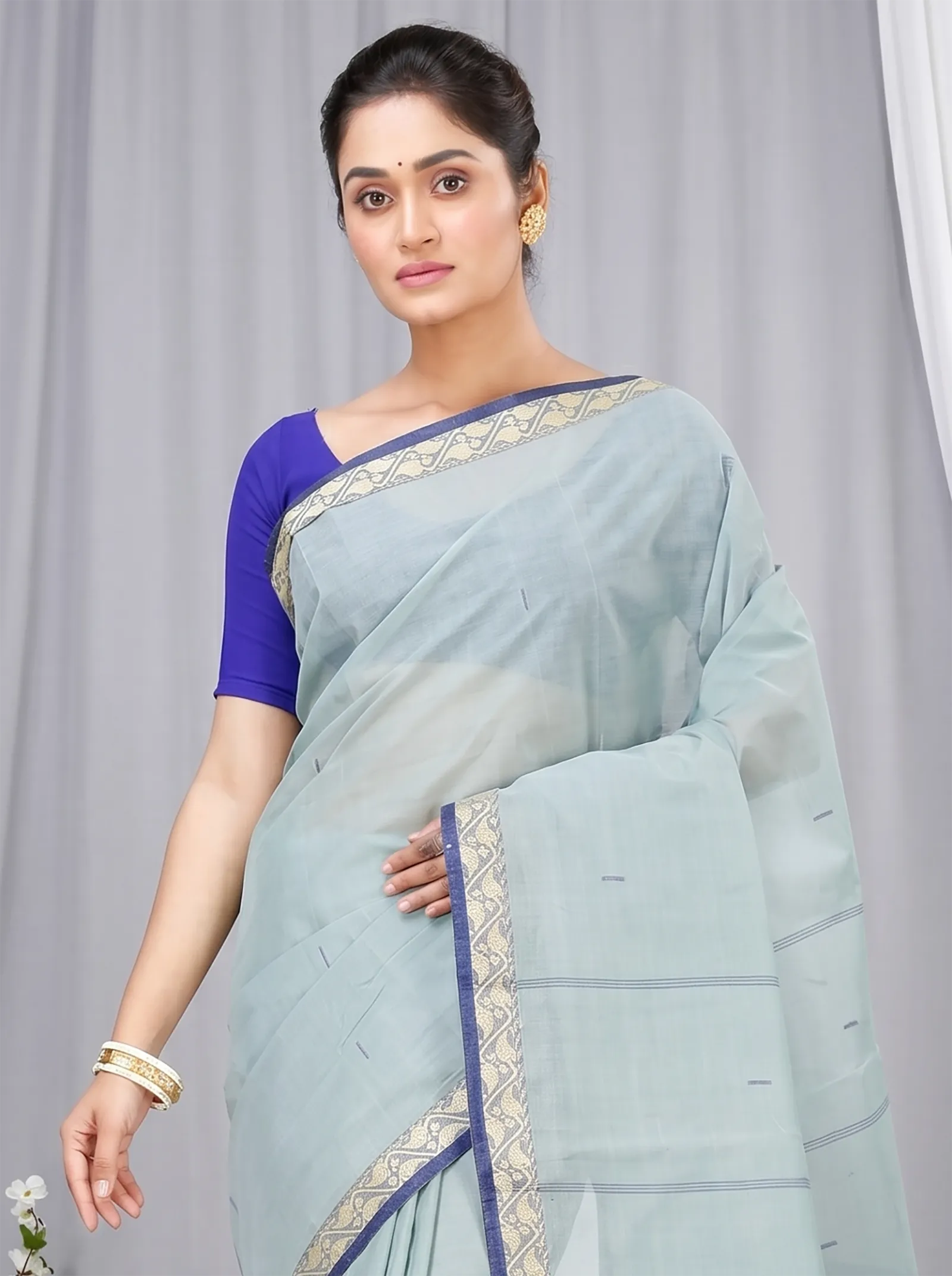 DipDiya Pure Cotton  Traditional Bengali Light Grey Artisan Crafted Gaela Tant Saree