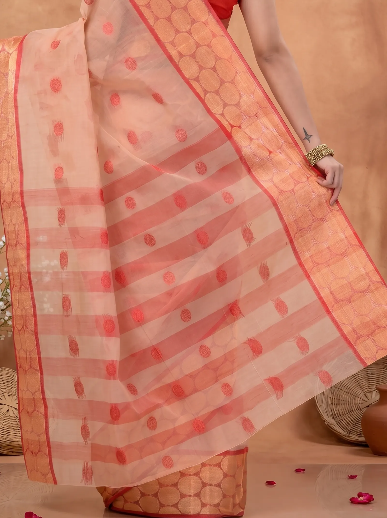 DipDiya Pure Cotton  Traditional Bengali Off-White Artisan Crafted Ganga Jamuna Tant Saree