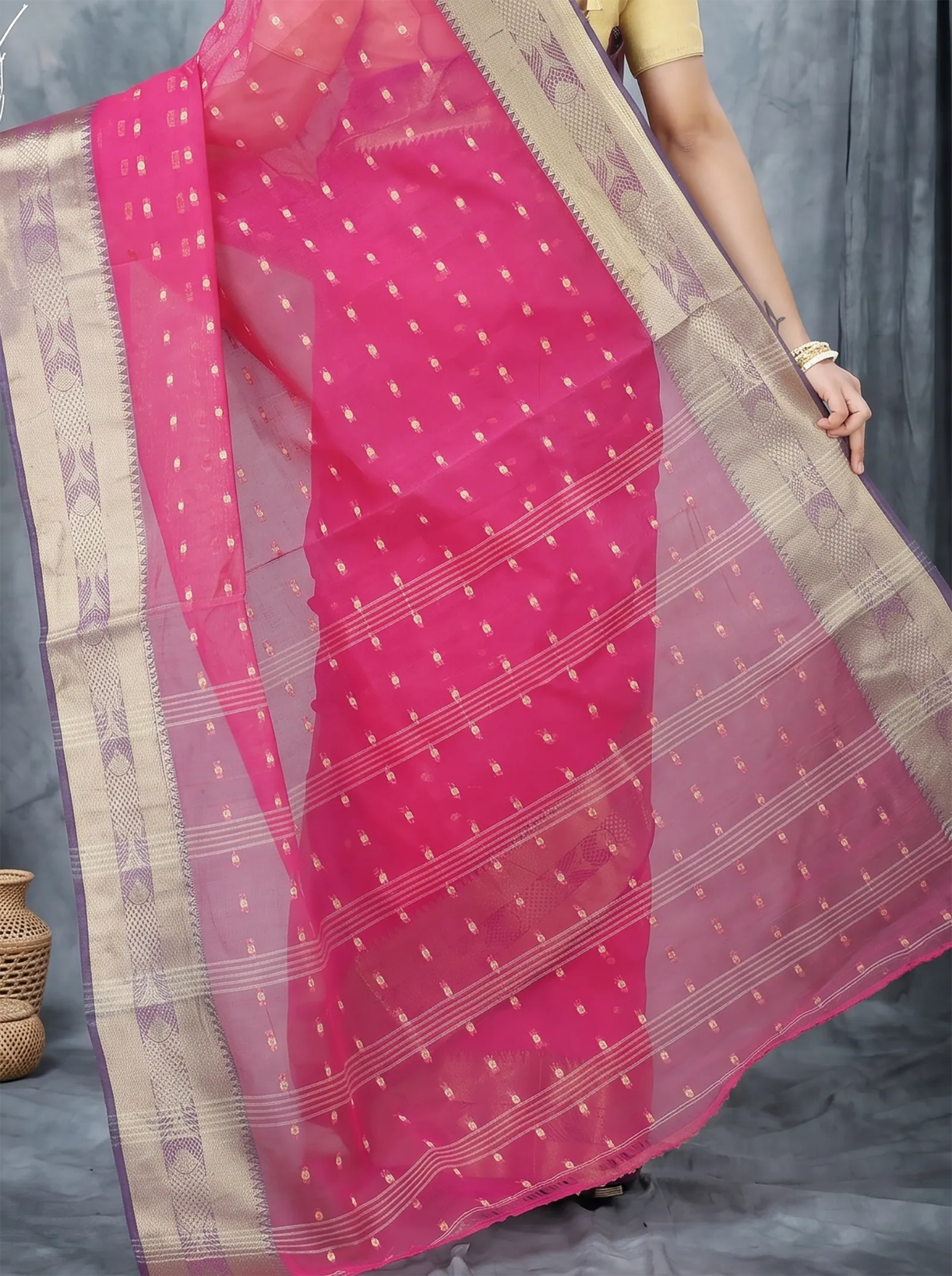 DipDiya Pure Cotton  Traditional Bengali Pink Artisan Crafted Griva Tant Saree