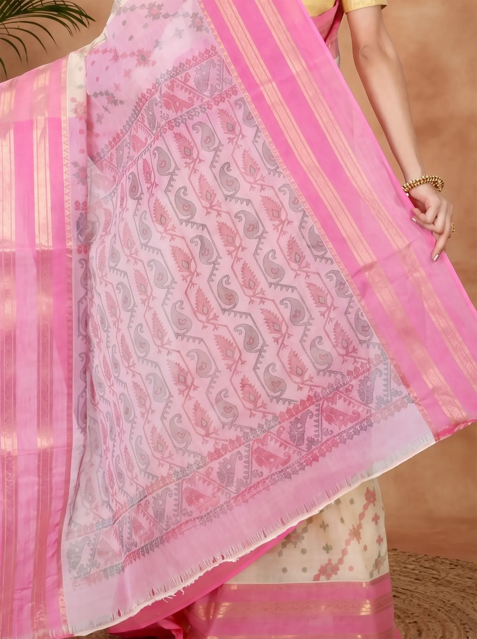 DipDiya Pure Cotton  Traditional Bengali Pink Artisan Crafted Rashi Print Printed Tant Saree