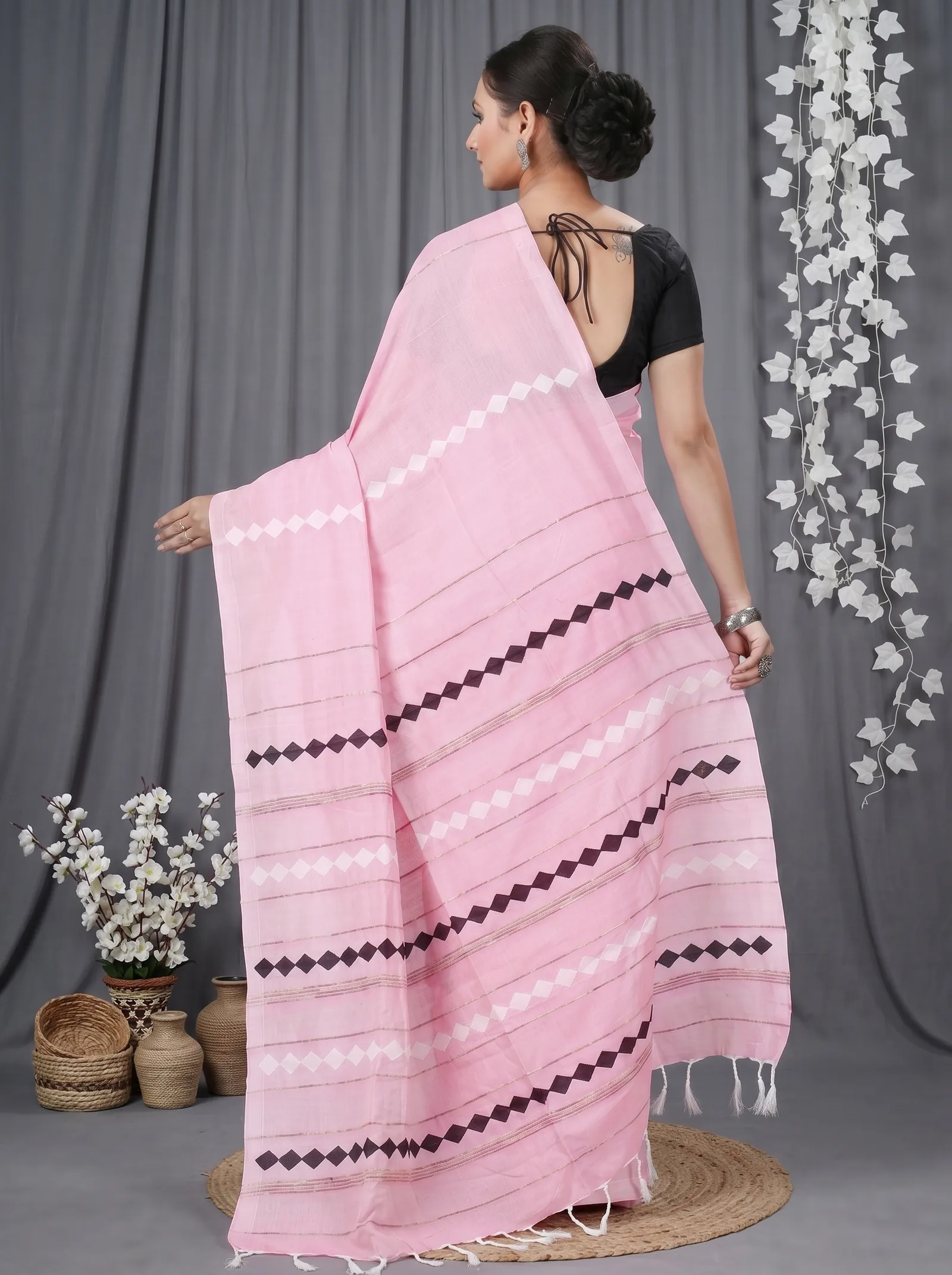 DipDiya Pure Cotton  Traditional Bengali Pink Artisan Crafted Tika Applique Saree
